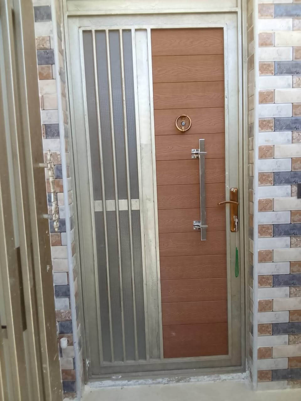 دار للبيع... بناء جديد زيرو تسليم مفتاح
طابقين.. عرفت نوم و صالة و مطبخ و حمامات عدد 2 جوة و فوك المساحة 50 متر   قرب بانزين خانه قطاع 15 .. وتساب او اتصال ***********
