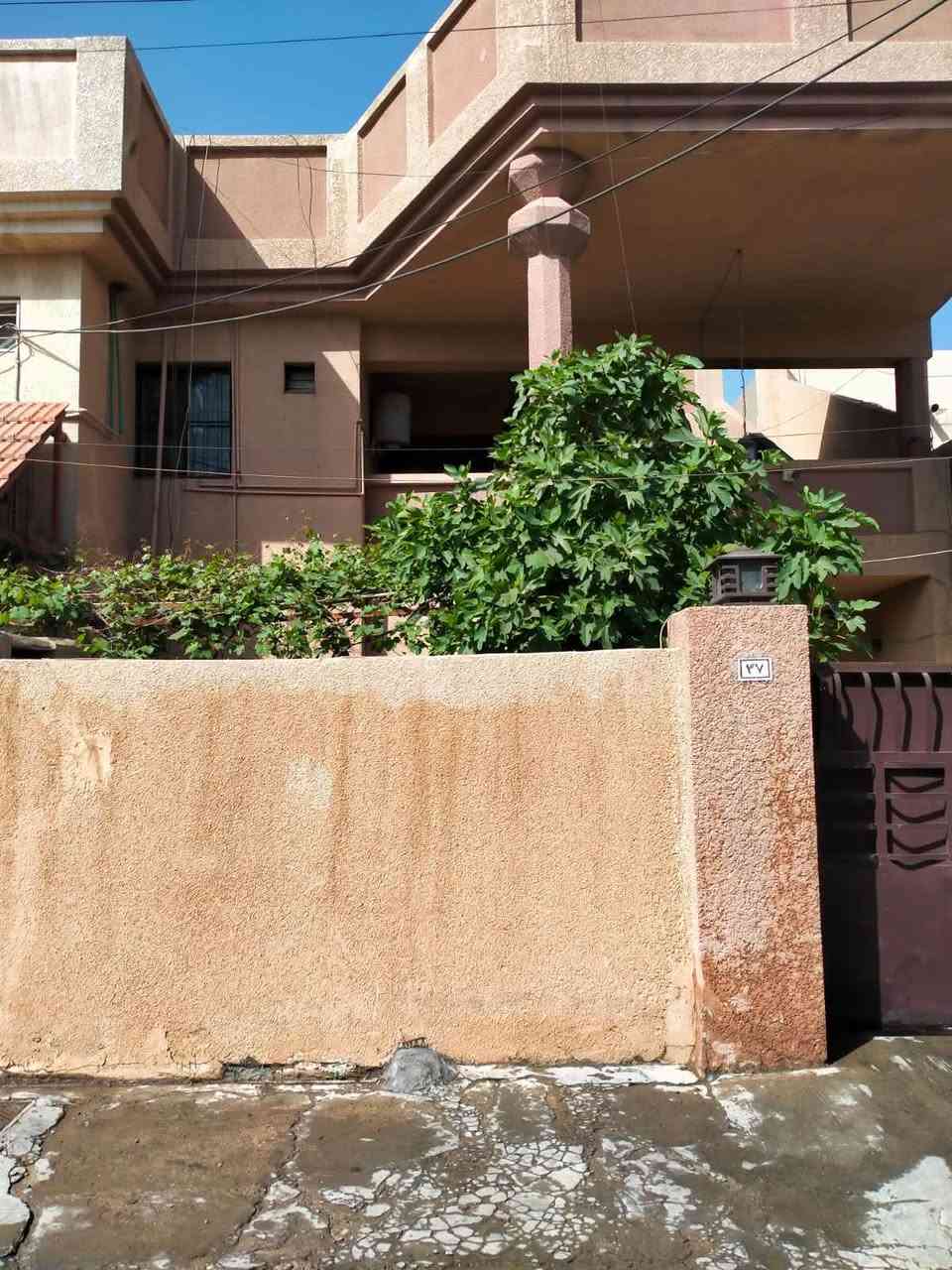 عقار للبيع في منطقه الدورة حي الوادي المساحة ١٧٥ 
الواجهه ٩ الا ربع النزال ٢٠ 
يحتوي ٤ غرف نوم استقبال عدد ٢ كبير ومتوسط 
مطبخ وخدمات عدد ٣ 
بالكون كما موضح بالصور 
مكلف بالنشر اني للتواصل مع صاحب الدار لمعرفه السعر على الرقم ***********

ملاحظه العقار طابو ملك صرف مو زراعي
