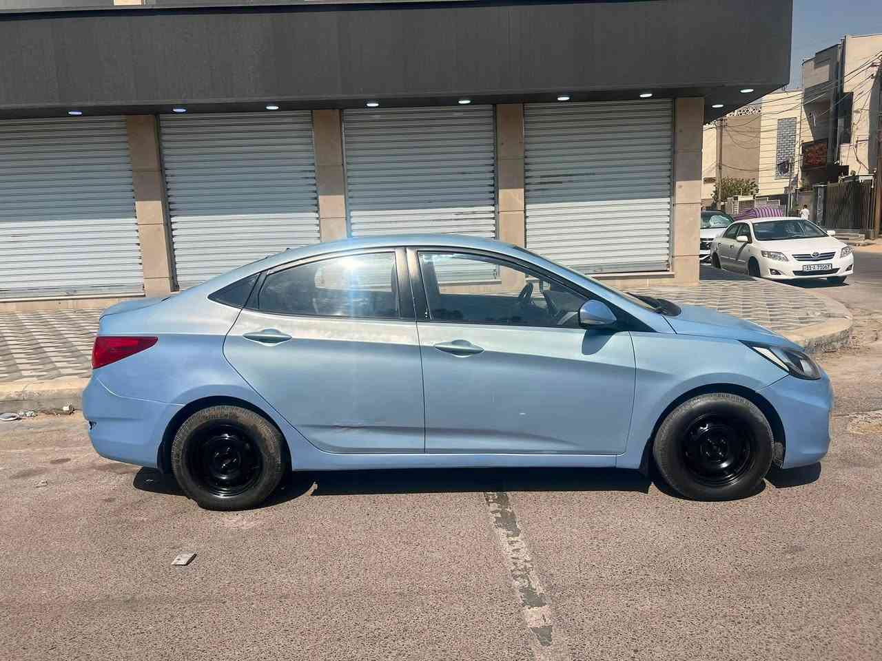 بسم الله الرحمن الرحيم
🚘 هيونداي أكسنت 2015 خليجي للبيع

سيارة استخدام شخصي وحالتها ممتازة، ومجهزة بعدة قطع جديدة:

🔹 مكينة 1400
🔹 منظومة تبريد جديدة ❄️ والتبريد ثلج
🔹 إدامة كاملة
🔹 قاعدات فيت بم كاملة جديدة
🔹 تايرات تخم جديدة
🔹 دسكات جديدة
🔹 صدر أمامي وخلفي جديد
🔹 السيارة بدون حادث
🔹باتري جديد

🎨 ملاحظات السيارة:
يوجد تصليح بسيط بالدوسات، وتصليح بالهلال الجام الخلفي، وتكحيل بالباب حوالي 5 أصابع.

📍 السيارة استخدام شخصي والمعاينة خير دليل.

💰 السعر: 94 ورقة
قابل للتفاوض بعد المعاينة وبحدود المعقول.

📄 السياره رقم دولي جديد  وبدون اي غرامات مصفره وباسمي شرط التحويل يكون ثاني يوم من الاتفاق.

📩 للجادين فقط، حياكم الله بالمعاينة.
رقمي ***********
