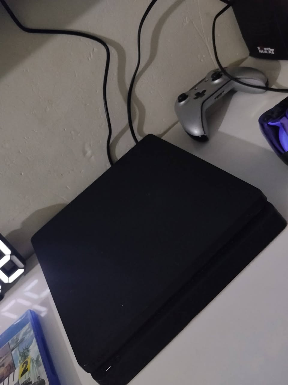 🎮🔥 للبيع PlayStation 4 Slim 1TB 🔥🎮
✨ الجهاز بحالة جداً نظيفة ونظيف استعمال
💾 هارد 1 تيرا بايت
🎮 جوستكين عدد 2 — نظيفات وجدد
🎮 9 ألعاب متنوعة
💿 ويّاه قرص لعبة ذاكرو 2 جديده 
⚡ الجهاز جاهز للعب وما يحتاج أي شي
💰 السعر: 235 ألف فقط وبي مجال الشراي جد 
📍 المكان: بغداد – الدورة
📞 للتواصل: ***********
🔥 فرصة حلوة للي يريد جهاز كامل ويّاه ألعاب ويدين بسعر مناسب 🔥

