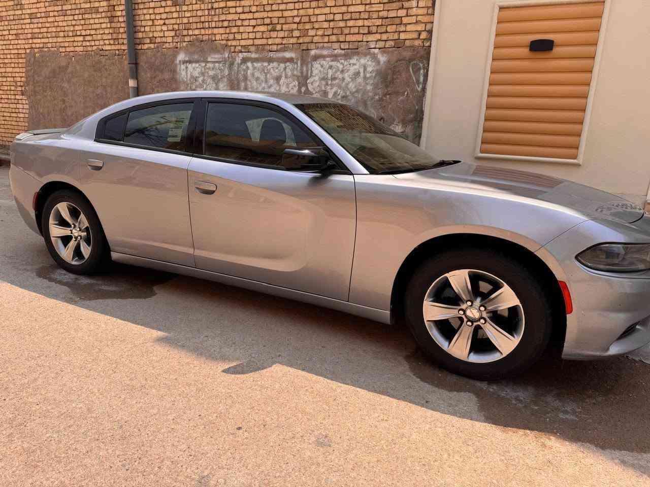السلام عليكم جارجر للبيع 
مديل 2015
فول مواصفات ماعده الفتحه
 منضومه غاز جديده
تشغيل عن بعد
السياره كلين تايتل
كفاله عامه
رقم نكليزي
تريد وكاله تريد ديره
السعر 200 مكان السياره بميسان العماره
هذا رقمي *********** وبلخدمه
