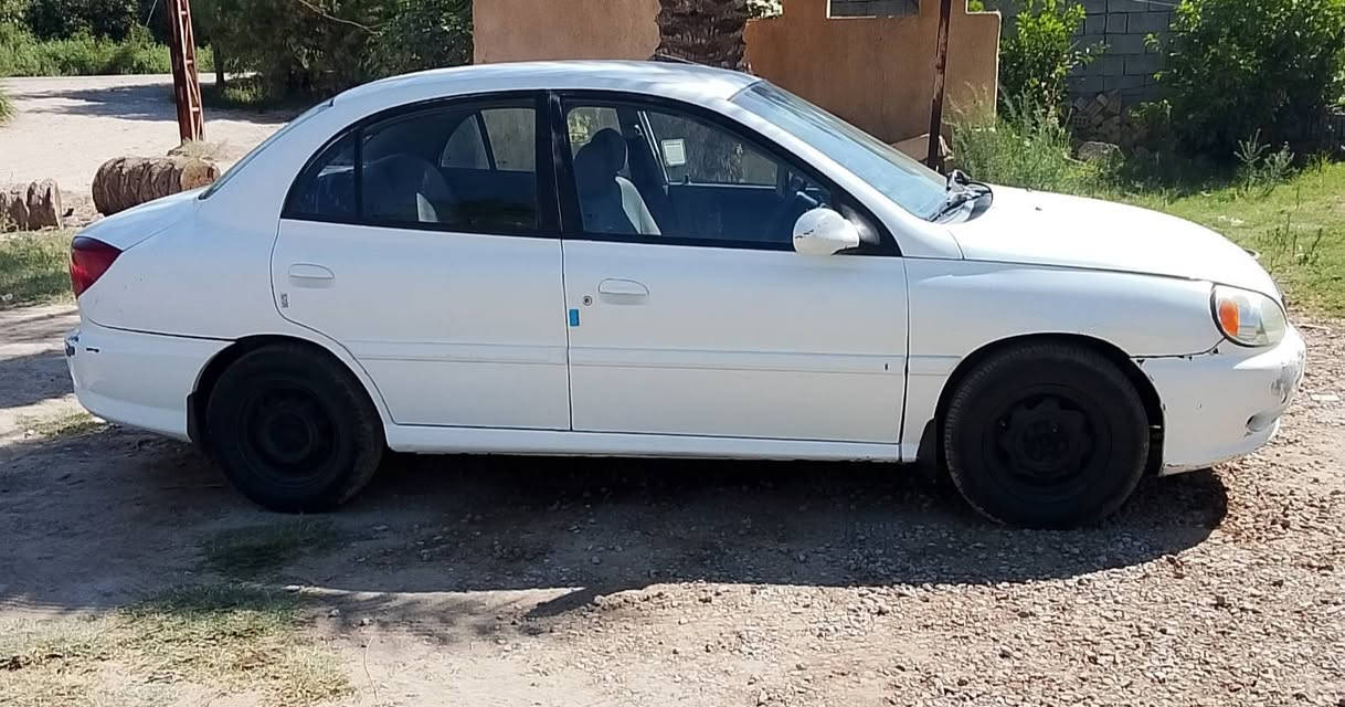كيا ريو موديل2001رقم بغداد باءسمي سنوية نافذه لغاية2029اللون ابيض كبير ومحرك مكفولات الداخل السيارة نظيفة صدر جديد للاءستفسار اكثر  تواصل على الرقم ***********
