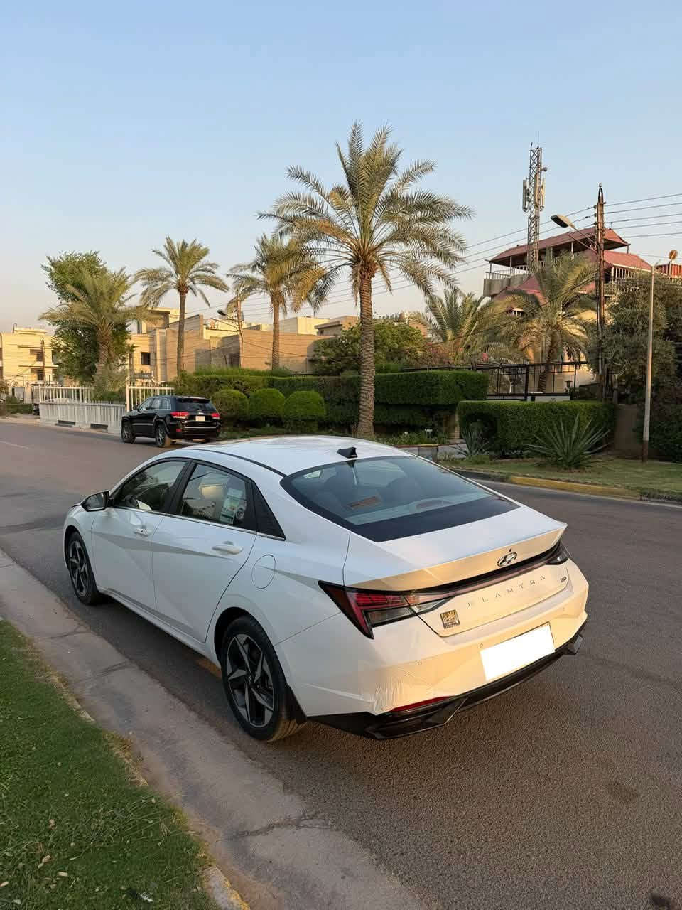السلام عليكم
النترا موديل ٢٠٢٣  خليجي  مكينه ٢٠٠٠
فول مواصفات 
فتحه سقف
اشاير مري+مري شفط
شحن واير لس
حساس امامي خلفي
كامره محيطيه
بصمه ابواب+دخول ذكي
تشغيل عن بعد
مواصفات الفول مال خليجي
سياره حلوه ونظيفه ماشاء الله
السياره بدون صبغ بيها فقط بارد بسيط
ماشيه ٢٣ الف كيلو
مكان السياره بغداد
***********
