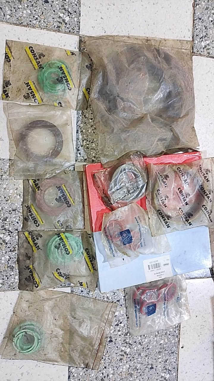 غراض فالفو D16

كيبل  120ملم طول 9.5متر

سلف شغال 

جمبر نوزلات عدد 6

تخم نوزلات

سوبر 

بم عدد 2 

جبنة راس توليد 

جوزات حماوه

جوزات دهن

فلاتر كاز الحجم الصغير 

اصبع سرعة RPM

جبنة مال راس توليد

تخم واشر مال قبق ولفات

مجموعة وواشرات 

جبن مال بم عدد 2

جبنة مال واتر بم 

كورات عدد 6

اويسيلات مال بوشة عدد 2  

صالنصات عدد 2 كاتم طول 1.5 الوحده 

احواض عدد 2  طول الحوض 3 متر وعرض 2=5 وارتفاع 1.5 حديد 6ملم

مكاين فالفو D16 عدد 2 صاطرة بيهن خانة 

وبعد عدي غراض 

كل حاجه وسعرها 

للاستفسار مراسلة الصفحة  واتساب ‏‪***********‬‏

مكاني ذي قار.قضاء الرفاعي
