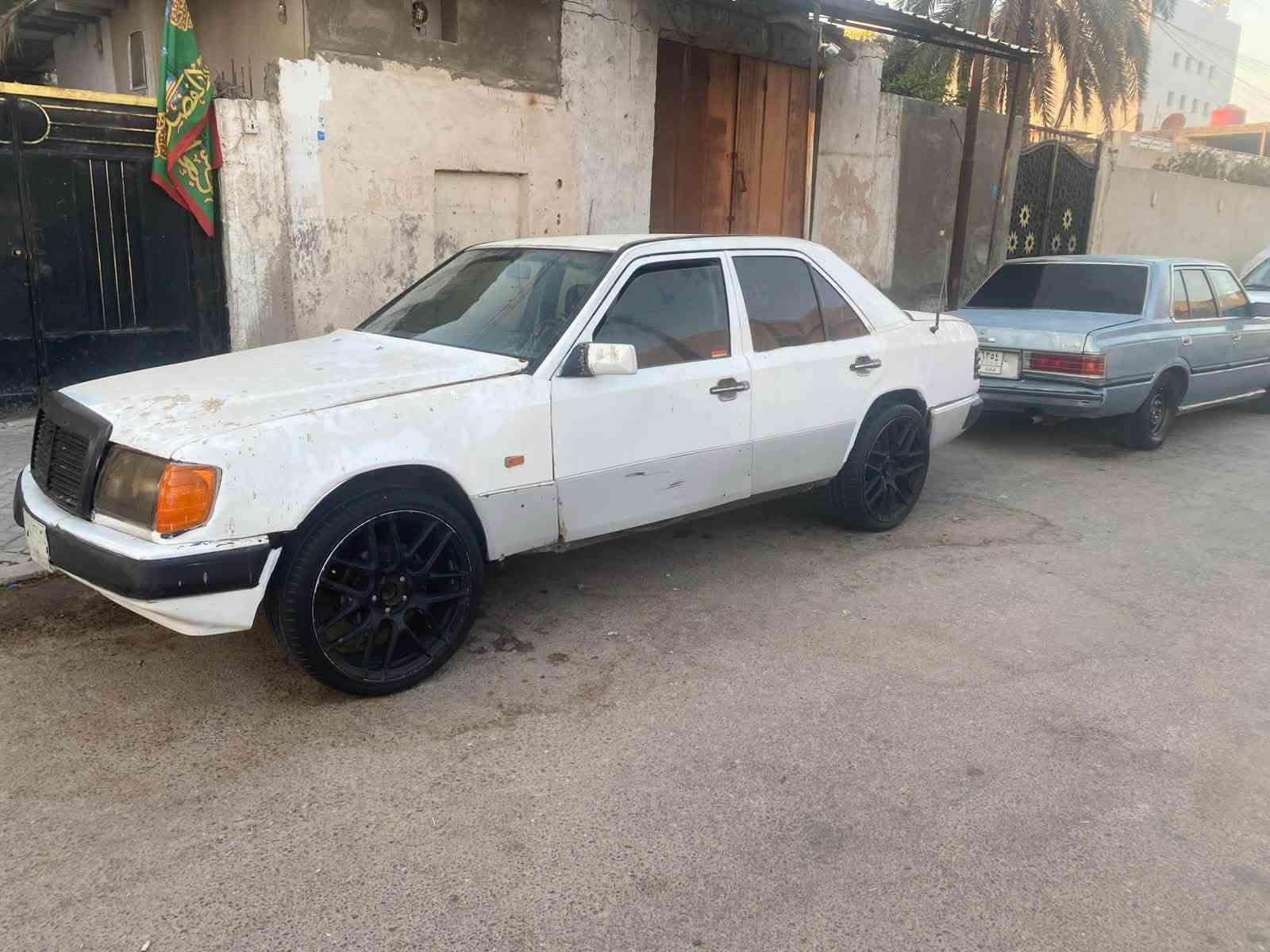 مارسدس دب
مكينه وكير كفاله
 رقم بصره السنويه ٢٧
مصبوغه عام بدون ضربه 
مكاني بصره  الجمعيات ***********
السعر ٣٠ و بيه مجال الطيبين
