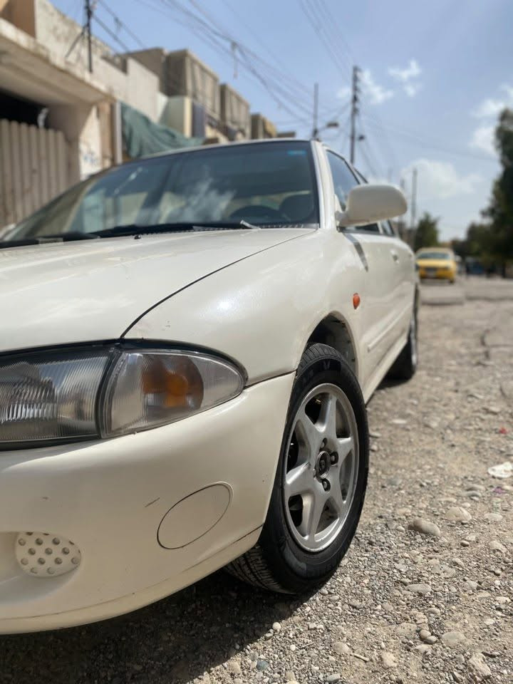 السلام عليكم
بروتون ويرا ٢٠٠٤ 
لون ابيض 
محرك ٤ سلندر ١٥٠٠ كابريتر
السيارة باسمي سنوية للـ ٢٠٢٨ 
رقم نينوى دولي هزة ٢٠٢٥
كير اوتوماتيك “بي تاخير”
جامات كهرب
 قفل مركزي 
بيها كابون بانزين
تبريد تدفئة شغال 
كهربائياتها كاملة شغالة
السيارة مكفولة  
غرامات صفر
طخم(صدر)جديد 
طخم تاير جديد
بيها اماكن صبغ "تلقيطات"
مكان السيارة موصل ايمن

للتواصل على الرقم 👇🏻
***********
غير متواجد على الفيس رجاءً اقرا المنشور قبل لا تتصل واذا ماتشتري لاتدوخني.
