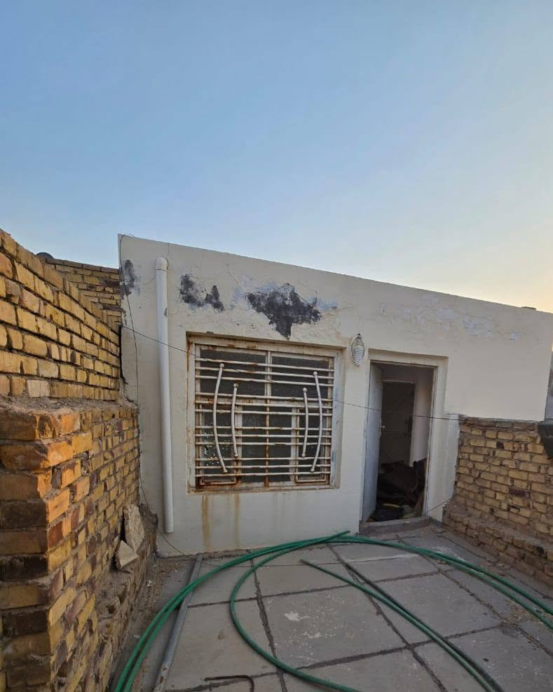 بيت مبادرة ، ١٠٠م مسلح ،  استقبال ، غرفة نوم صالة كبيره مطبخ ، بيتونه ، سطح ، صحيات ٢ ، حي الزهراء  خلف مضيف الرواجح . 
السعر ٦٠ مليون ، وقرض المصرف العقاري يبقه علي جاي يستقطعون من راتبي 
***********
