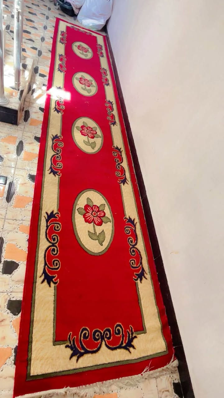 مرحبا 
بوفيه نضيفه
مده طول 5 امتار
حصاير عدد 2. 
طباخ +صونده + منضم 
خلاط 
ست البيت كامله 
راسلني ودزلك سعر والي ما يشتري لا يراسل رجاءاً
