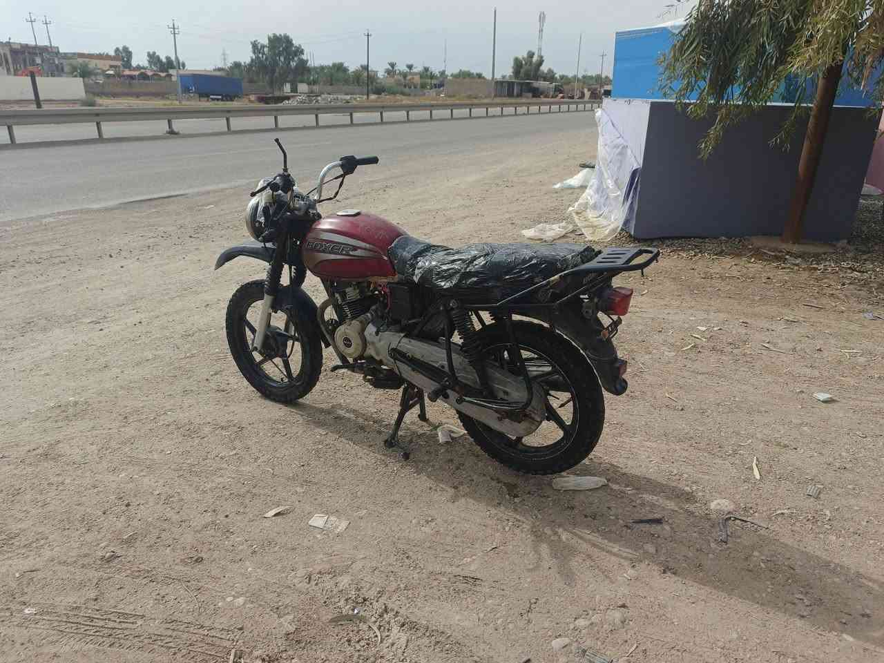 السلام عليك بوكسر للبيع موديل 18 نضافه 100/90 اوراق كامله  شرط الترقيم  مكاني ديالى كنعان 
سعر 650وبيهه مجال 
مكلف بلنشر
رقم الهاتف *********** واتساب او اتصال
