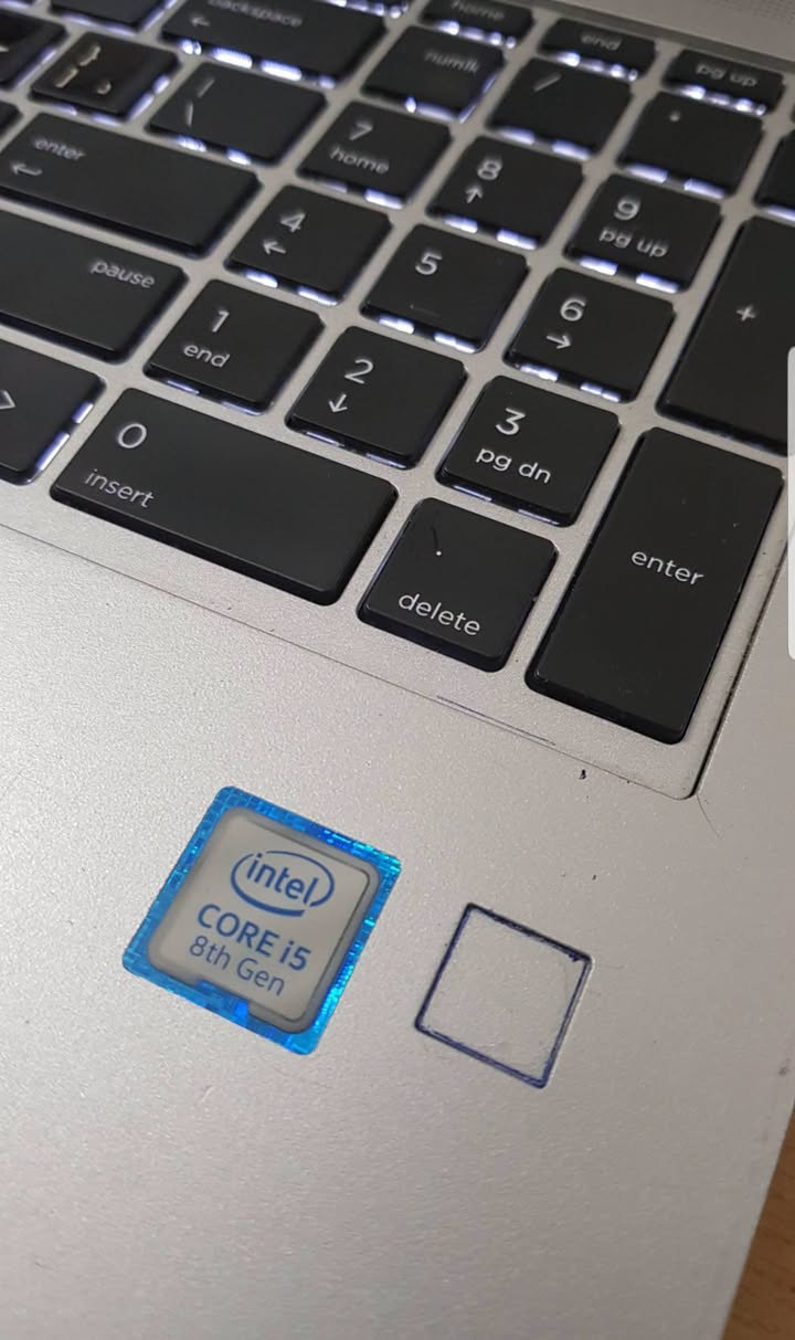 تحية طيبة .. لابتوب  hp كور اي 5 الجيل الثامن ورام 8 كيكا وهارد ssd 128 اصلي لكزر حجم الشاشة  15.6 بيها ملاحظتين بسيطة الاولى اكو بكسلات بيضة يم الكاميرا ما تبين الا بالخلفية السودة موضحة بالصورة الاخيرة و اكو شخوط بسيطة بالكفر بظهر الشاشة سعر هيجي مواصفات بالسوك مو اقل من 300  اني نزلت من سعرها 100 الف ودابيعها ب 200

                      (( السعر ثابت 200 الف دينار  ))

hp probook 650 G5
المعالج  Core i5  الجيل الثامن
رام 8 كيكا 
هارد  ssd 128 Laxer 
حجم الشاشة 15.6 
ويندوز اصلي

 للأتصال عادي و واتساب *********** 
شارع الصناعة اوقات الدوام ( 9 - 4 ) يوجد خدمة توصيل داخل بغداد ولجميع المحافظات لمشاهدة كافة الموديلات 
يرجى زيارة الموقع على الفيس بوك ( لابتوب بشير لاين
