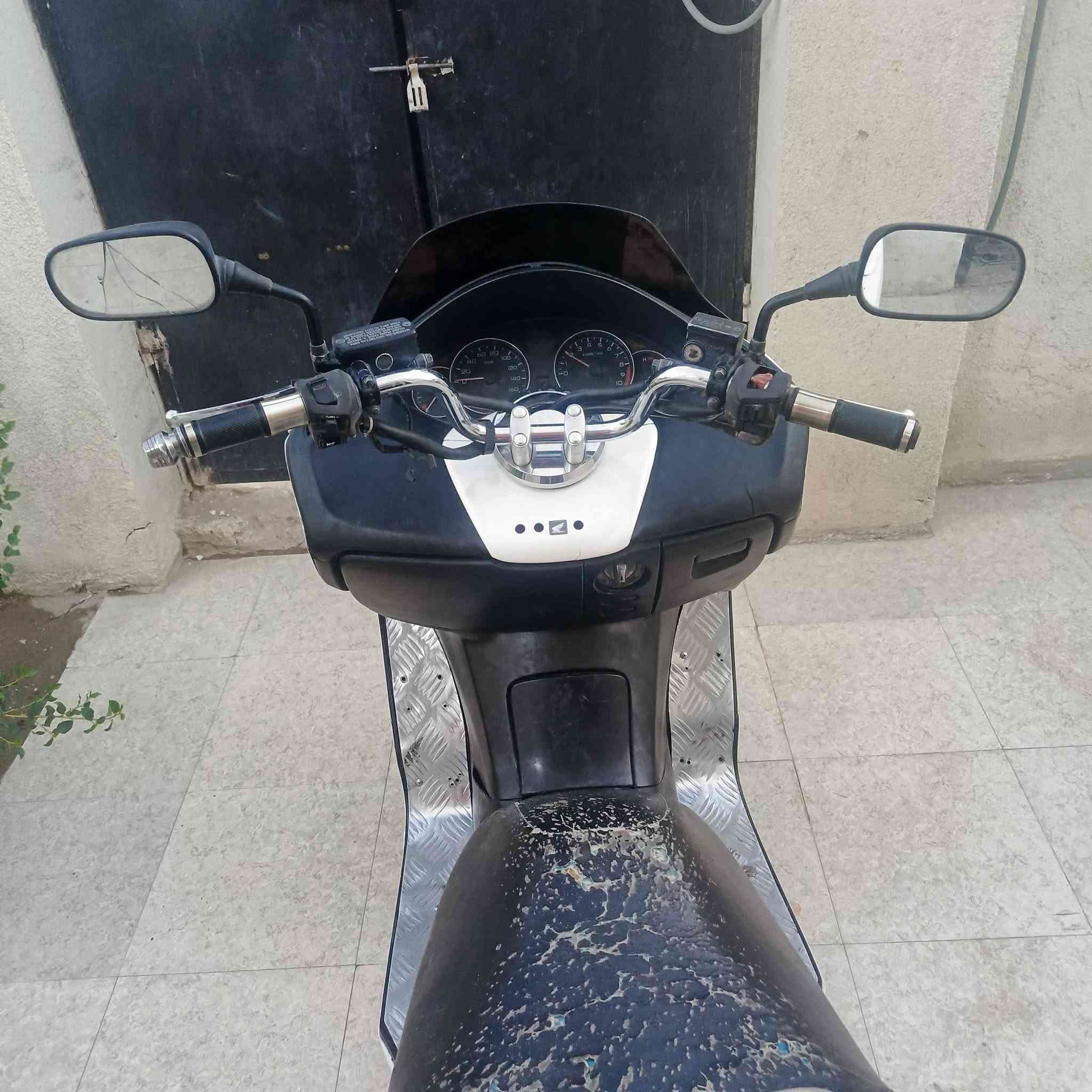 فورزه 0/8دراجه جاهزه عوزهه بس دوشمه للكشن السعر ٦٥٠ناصريه مركز ***********
