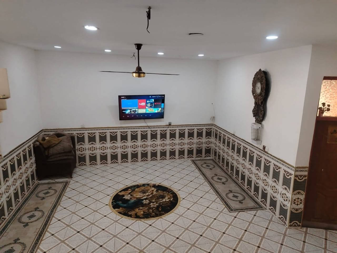 اسلام عليكم بيت البيع المساحه ٢٤٠ الدوانم ابضهر البانزيخانه المقابل الفين البيت كامل خير من الله   ويا غراضك  الكاونتر غرفه   تانكيات  عدد ٣ كيزر عدد ٢
***********
اسلام عليكم بيت البيع المساحه ٢٤٠ الدوانم ابضهر البانزيخانه المقابل الفين البيت كامل خير من الله   ويا غراضك  الكاونتر غرفه   تانكيات  عدد ٢  كيزر عدد ٢ تخم قنفات
