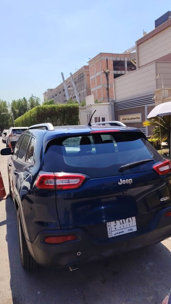 🚘 **جيب شيروكي بزون موديل 2018 للبيع**

🔹 مواصفات عادية أمريكية 🇺🇸
🔹 محرك **2400 / – 4 سلندر**
🔹 ماشية **94,000 ميل**
🔹 حادث بسيط جداً
🔹 الإيرباك **سليم وما مطاك**
🔹 رقم **بغداد**

📍 **موقع السيارة:** بغداد – حي الجهاد

💰 **السعر: 10,500$ — بيها مجال كلش بسيط

📞 **موبايل / واتساب:  *********** بغداد, العراق
