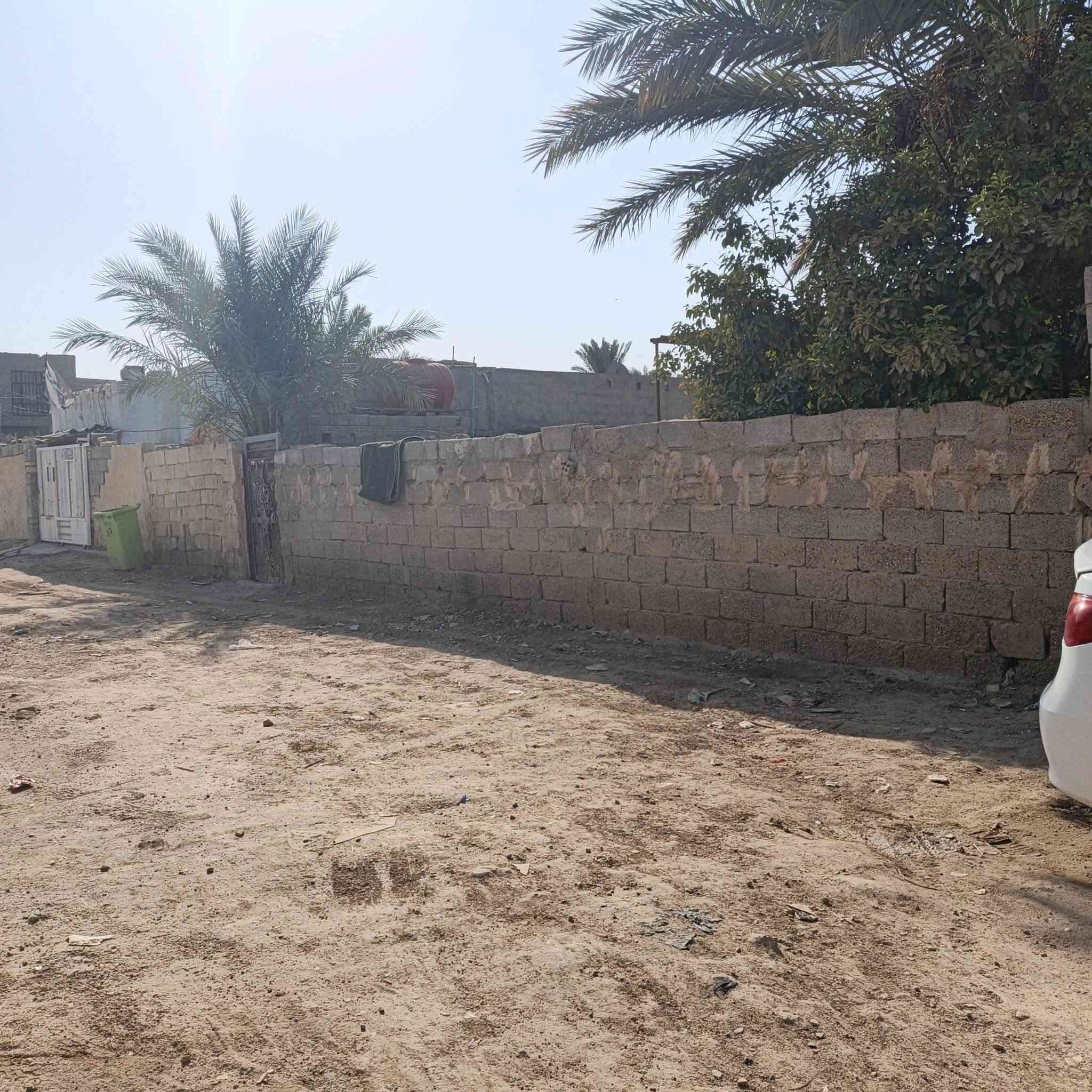 دار للبيع 
السلام عليكم ورحمة الله دار للبيع مقابل الحي الصناعي نزلت بيت فواز مقابل الطابو بينه وبين الطابو 8امتار بس شارع يحتوي على غرفه ومطبخ وهول واستقبال ارضيه سيراميك المساحه 270متر  وبيه مساحه ينبني بيها مجتمل 
للاستفسار عن السعر الاتصال بالرقم ***********
