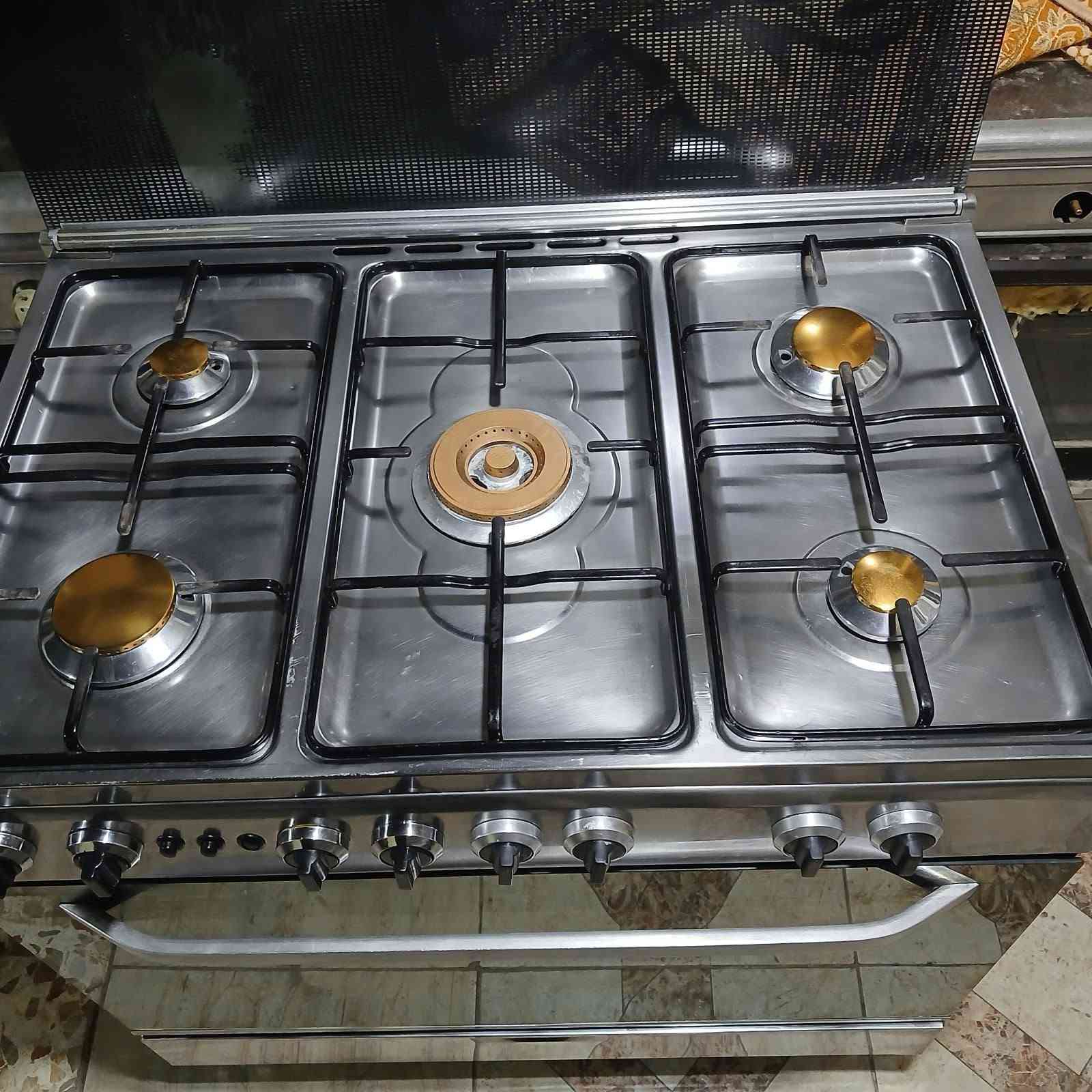 طباخ فريش مصري ٥ مشاعل فرن دكمتين باب اول استيل اصلي ثقيل نضيف كلش اوشغال على فحص للبيع
