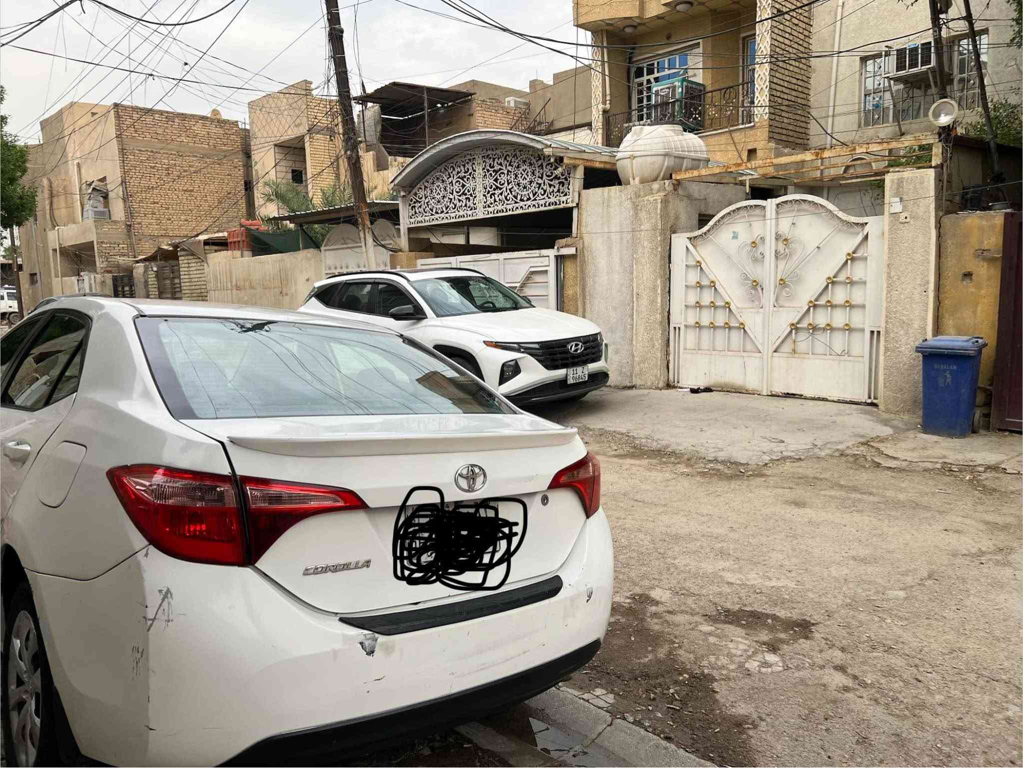 مكاني بغداد الامين 
***********
*********** بغداد, العراق

نص مكتوب في الصور:
- Toyota Corolla L 2017 White 1.8L 4 vin: 5YFBURHE5HP673031