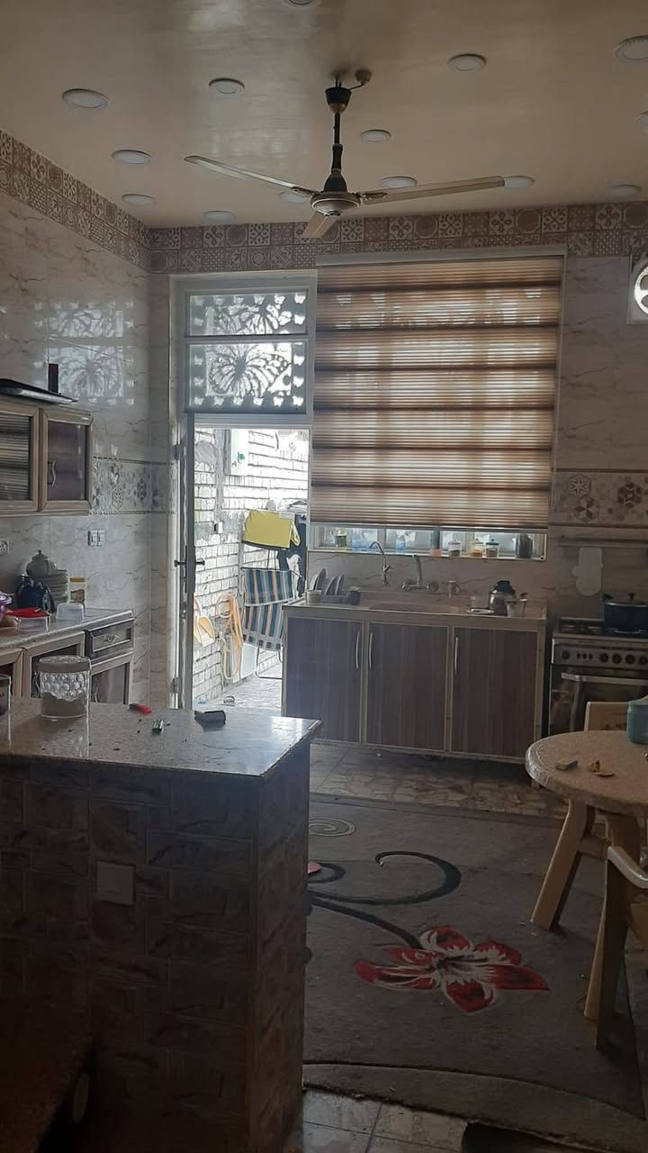 بيت للبيع المساحة ١٠٠ متر طابقين بناء 2021 واجهة 8 ونزال 13 بناء درجة اولى

الطلبق الاول مطبخ واستقبال وغرفة نوم وحولي اضافة الي صحيات وحديقة وترك
الطابق الثاني ثلاث غرف وخدمات صحية مع مخزن في الطابق الثالث وسطح

العنوان الزعفرانية شارع المعهد مقابيل تويتي
لمعرفة السعر الاتصال على الرقم 
***********
