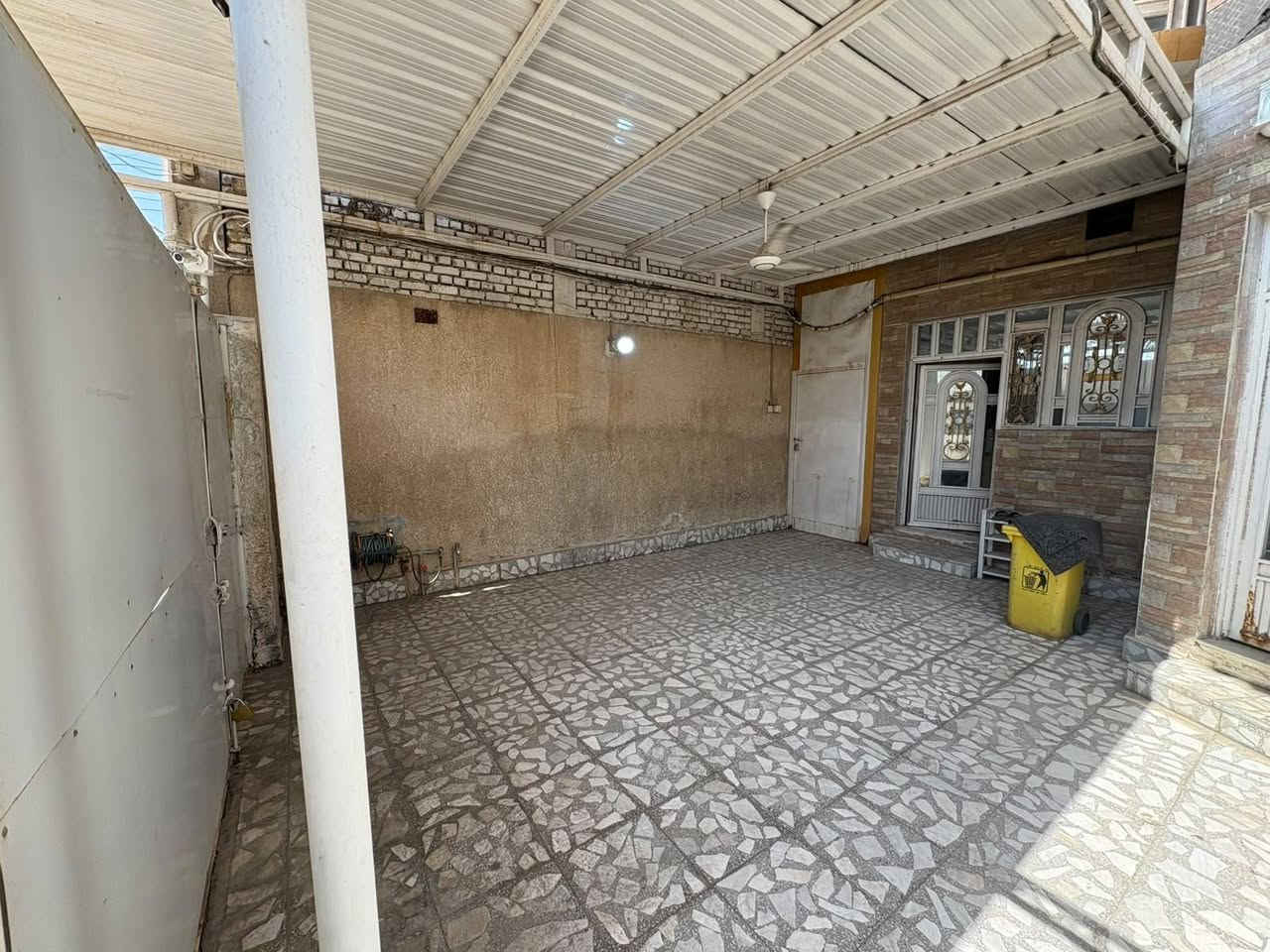 دار للبيع مع الاثاث او من دونه في حي الخضراء مجاور فرن الصمون المساحة 200م ، طابقين كونكريت ، للاستسفار الاتصال على رقم الهاتف ***********
