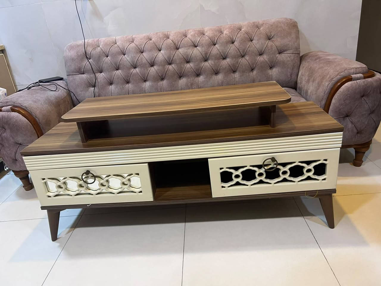 السلام عليكم موجود ميز خشب بلازمه سعره ٥٠ بغداد حي الجامعة واتساب 0771002472
