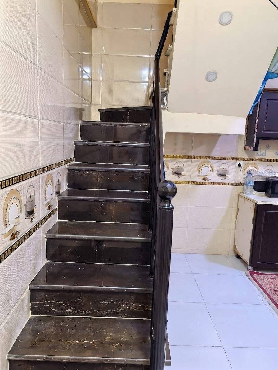 مشتمل للبيع في بغداد منطقة حي اور مربع ال ٦٠٠ شارع ابو عبير قرب سنتر حي اور مساحة المشتمل ٥٠ م٢ الواجهة ٥ م والنزال ١٠ م الطابق الارضي يحتوي على استقبال و مطبخ حولي ومنور وحمام والطابق الثاني غرف نوم عدد ٢ وحمام ثاني والطابق الثالث غرفة نوم وبيتونة وسطح للتواصل ***********
