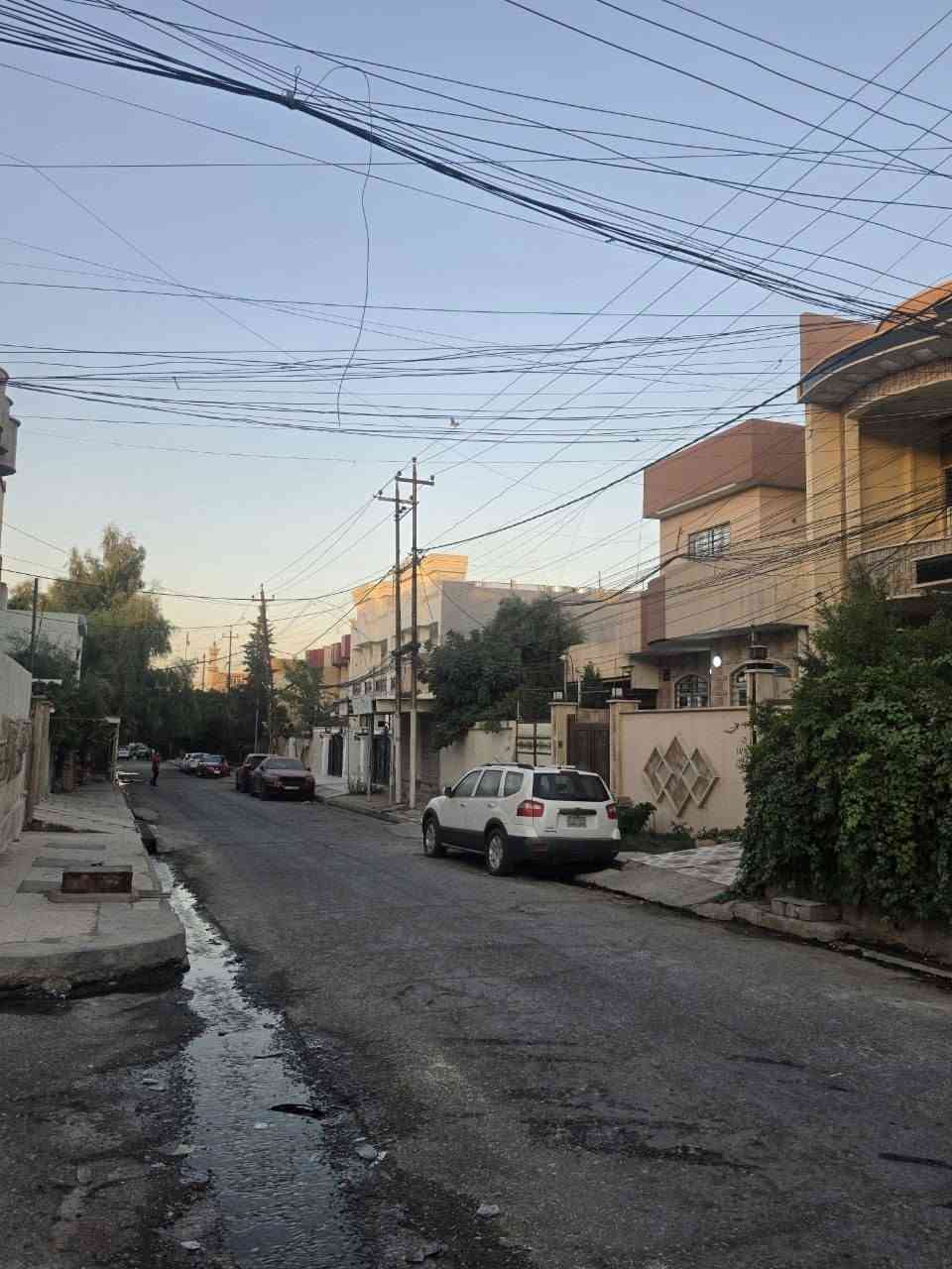 دار للبيع 🏠 

الموقع 📍 حي الصديق الاولى ثالث دار عن السائدين الرئيسية 🛣️🛣️

بناء قديم  بحساب أرض 👉

المساحة  300 متر   ✳️.        الواجهة. 15  ✳️

شارع تبليط بعرض 12 🛤️

للاستفسار اكثر عن العقار الاتصال على الارقام التالية 👇 

***********📱

***********📱

***********📱

عنوان المكتب 📌 حي الصديق بعد مرطبات البحرين سائدين الصديق الرئسية مقابل مدرسة العقول المبدعة الأهلية 👉
