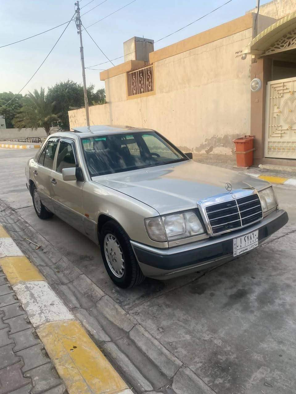 السلام عليكم 
للبيع فقط السعر 36 
مارسدس دب مديل 90 اصل رقم صلاح الدين مشروع وطني تحويل مباشر كير ومحرك بطة 2500 مكفولات تبريد شغال فتحه سقف شغال طكتين قواعد دبلات واحد مصلح كهربائيات شغالة كلها تخم تاير وحدادية جديد بيها طخه بحامرلغ لورة ومصبوغه عام تكم شواصي كفالة السيارة تعمير جديد مابيها اي نقص مكاني ديالى لسعدية ***********
