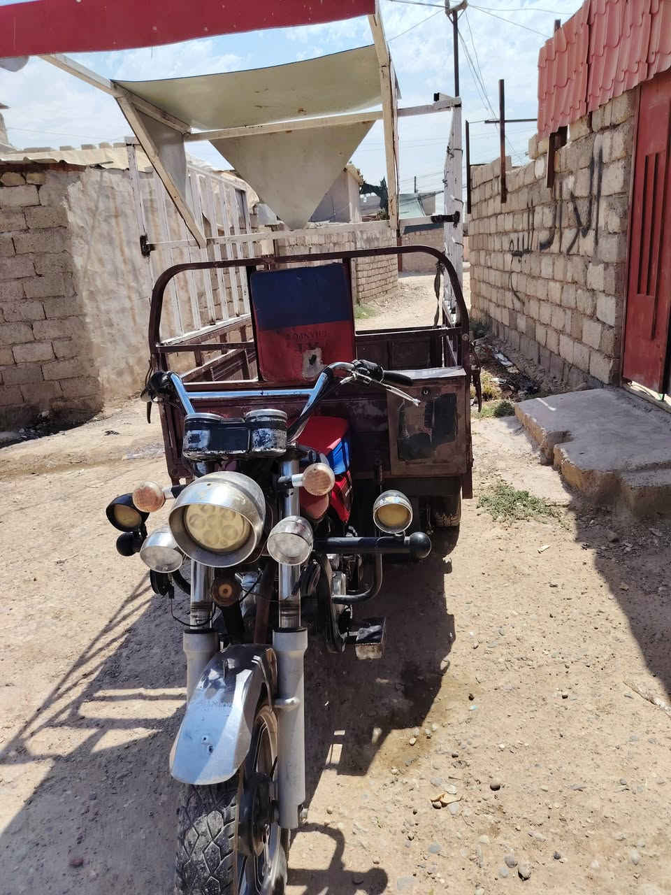 للبيع ستوتات موديل ١٦ منفيس موجود مايعوزها بس باتري وايرمنيه شقاله شاصي شرط سعر مليون وميتين تصال على الرقم *********** او ***********
