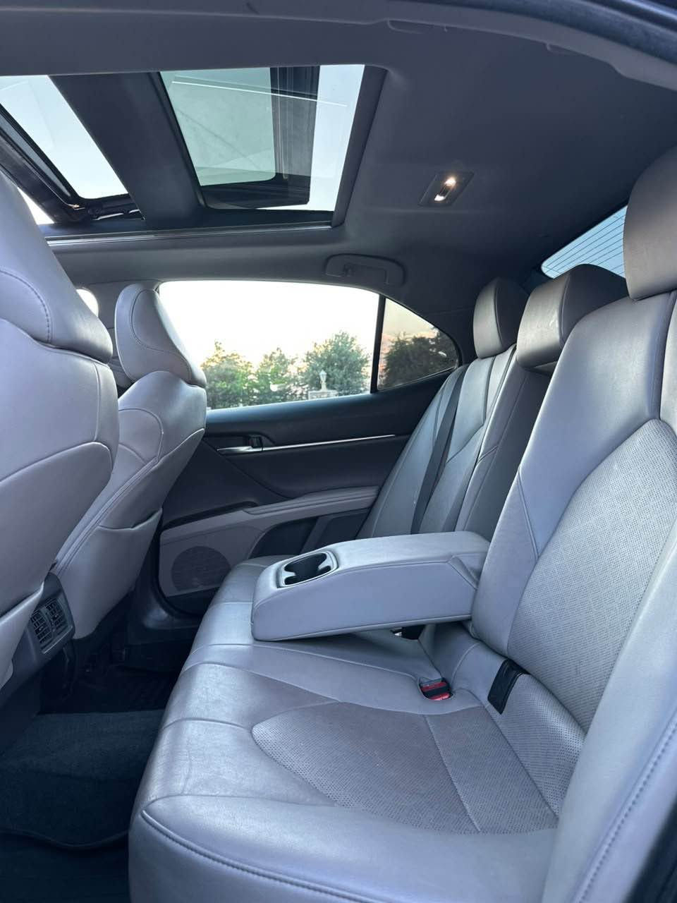للبيع TOYOTA CAMRY XSE موديل 2022 السيارة نظيفة جدآ السيارة بدون ضرر شباب واضح عدكم صور حادث و موجود سونر 
رقم شاصي : 4T1K61BK3NU063827 بيها قطعتين فقط مواصفات اعلى شي فول 1/1 /  شاشة كبيرة مع Apple CarPlay وAndroid Auto،كاميرا خلفية،رادار وتحديد مسار،تشغيل بصمة،فتحة سقف بانوراما، دفع رباعي،مقاعد جلد،تدفئة كشنات،شاحن لاسلكي، جنوط XSE الأصلية قياس 19،إنارة LED  ماشيه 98mil رقم دهوك مميز 🔥رقم سنوية كلة جديد كير محرك تحويل غرامات بشرط مكان سيارة دهوك السعر بلاش
رقم هاتف :*********** واتساب دهوك, العراق
