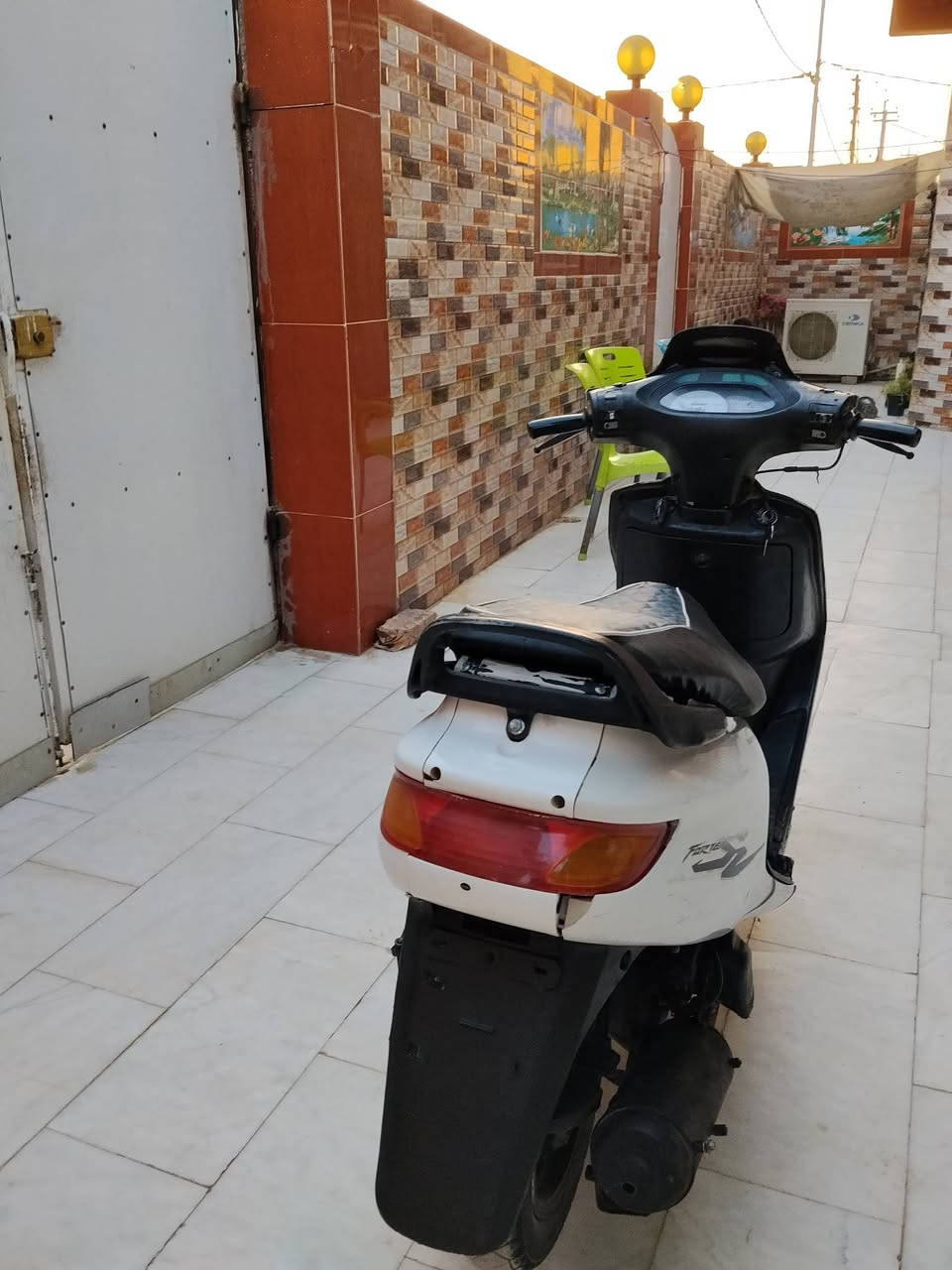 للبيع فراشه كرستال فحل 
نظيفه الدراجه وكاملة ماناقصها برغي شرط الفحص 
كهربائيات كامله نكره سلف وهندر وأشاير ولايتات وباقي الكهربائيات كلشي شغال  
مكاني ب الحله  
أي استفسار الاتصال بالرقم *********** 
أو مراسلة الصفحة واتساب - ماسنجر
