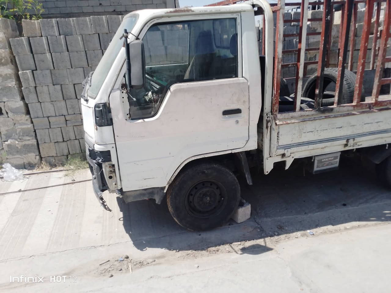 دانيه ياباني اصل
موديل 1992
شرط تحويل رقم كركوك سنويه كارتوني 
شرط شاصي وكير ومكينه 
كير أوتوماتيك 
السيارة بانزين اصل
مكاني كركوك 
السعر 22 وبيها مجال 
***********
***********

نص مكتوب في الصور:
- Infinix HOT 12