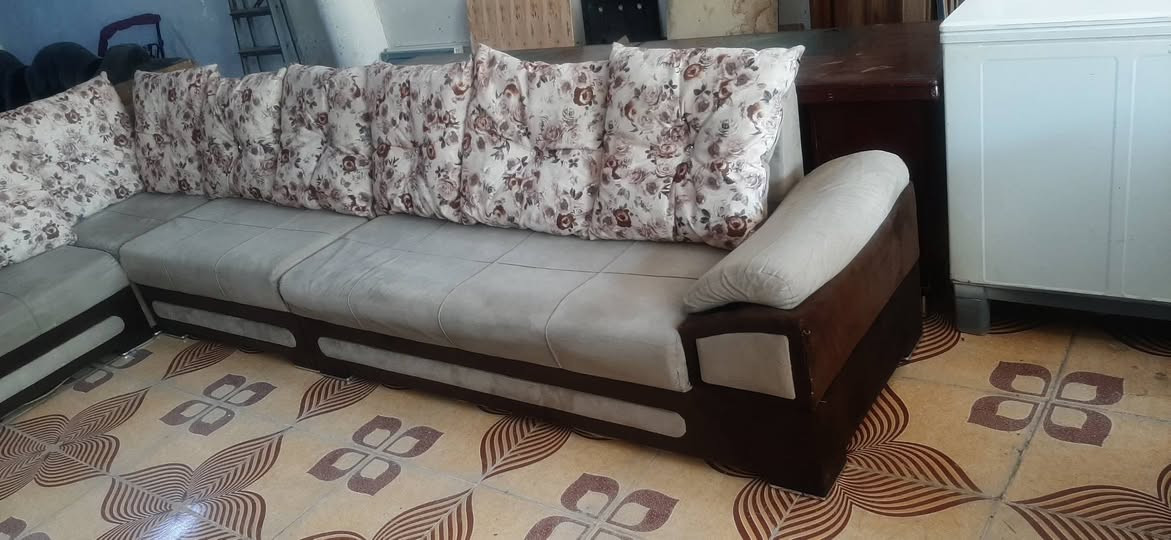معرض العماد//ديوان تفصال ابو الكوش مستخدم نضيف اي عيب مبي ***********//*********** كركوك, العراق
