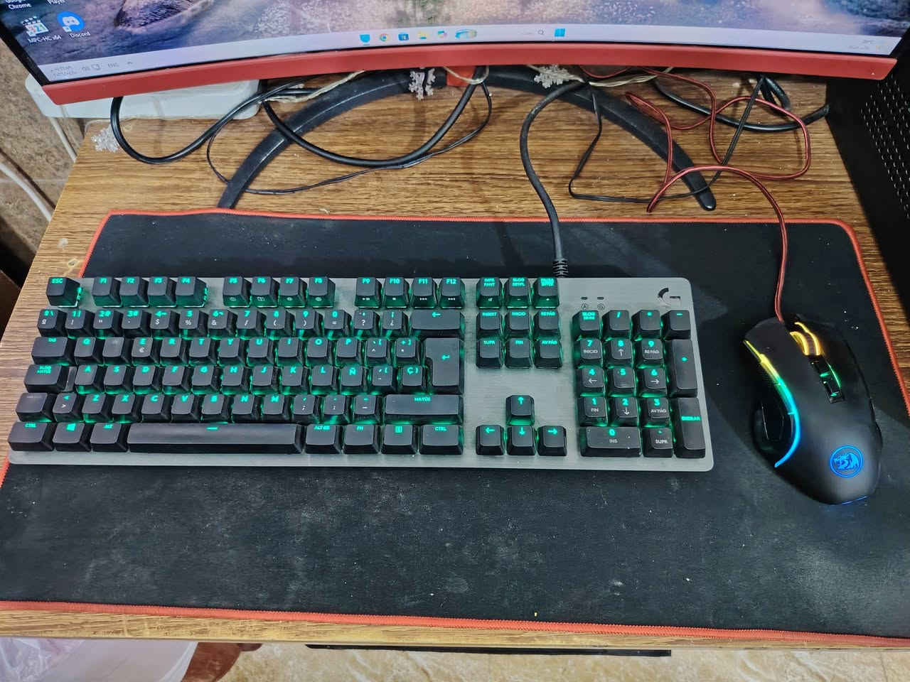 تجميعه كامله للبيع
معالج رايزن i5 5500

كارت شاشه 3070ti 8g Nvidia 

بورد 450 M Gaming 

باور سبلاي 750

رام ار جي بي 8×2 16

هارد ssd1tb ssd500 hhd500 

شاشه اسوس 180 hz

كيبورد كاربون 

ماوس ريد دراكون

سماعات كيمنك

سستم مضخم مع 3 سماعات 

يوبي اس Lazer 

سيت اب كامل نضافه فول السعر مليون و200

*********** العنوان بغداد الشعب
