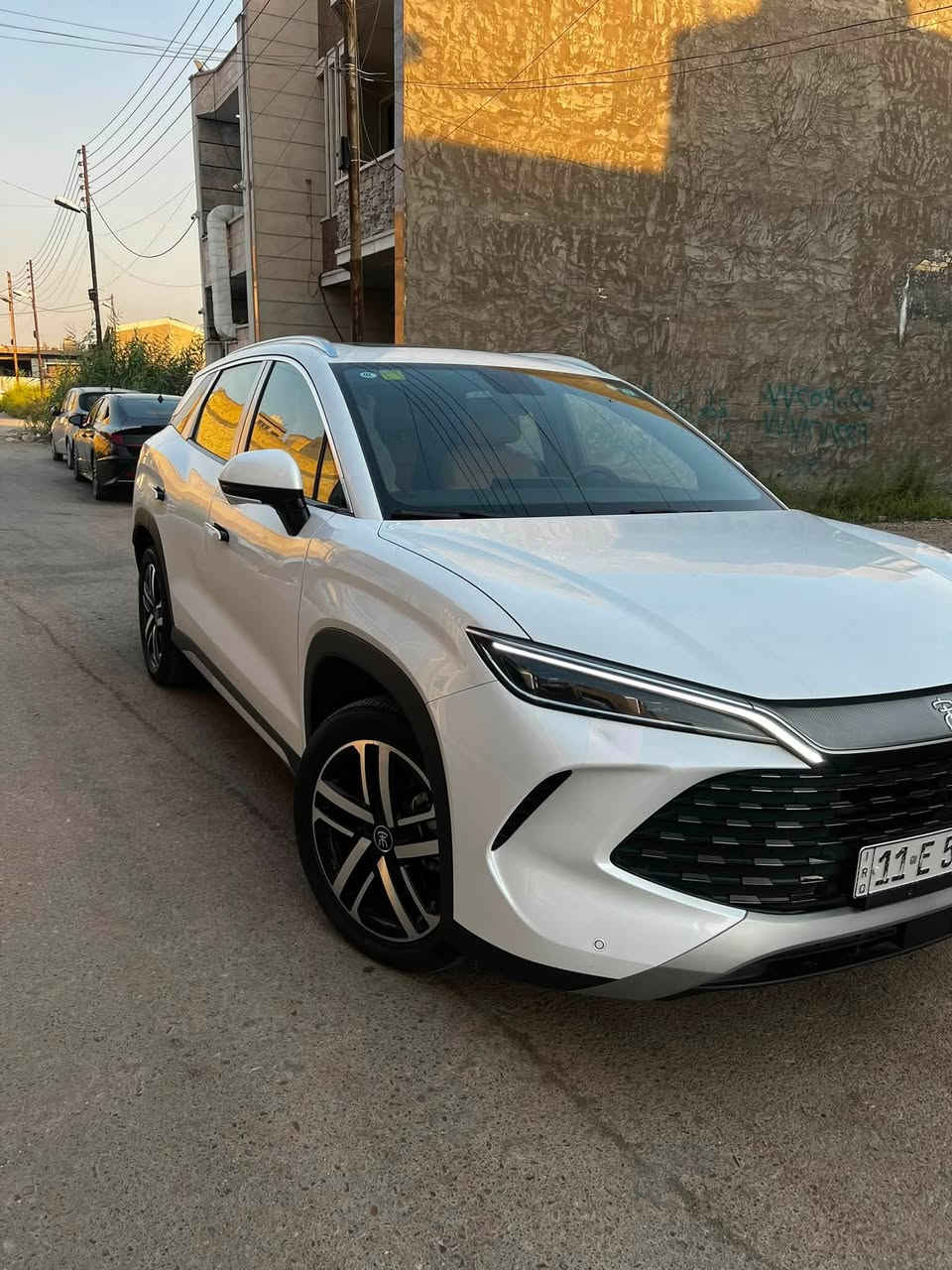 BYD SONG  L 
    سونك ال  
موديل 2025  رقم بغداد 
  داخل جملي 
المسافة المقطوعة الكلية 7000

كفاله عامه السياره ما عدا طخه بلدعاميه الامايميه بكد الاظفر جوه الايت الايمن

ابرز المواصفات: 
 ⚙️ نظام هايبرد DM-i يجمع بين محرك بنزين 1.5 لتر ومحرك كهربائي قوي

فتحة سقف بانوراما
مقعد كهرباء عدد 1
مدى شحني يصل 120KM
كامرات محيطية ٣٦٠ درجة
كامرات امامية + خلفية +جانبية
نظام سكيورتي متكامل  
شاشة قلابة 
انارة LED
قيادة ذاتية وكروس كونترول
نظام النقط العمياء والتحذير
 💡 إضاءة خلفية متصلة بتصميم عصري مميز
🚘 أنظمة أمان متقدمة: رادار، حساسات، وكاميرات 360°

وبعد بيه اهواي مواصفات 
العنوان: بغداد الشعب
رقم الهاتف :***********
