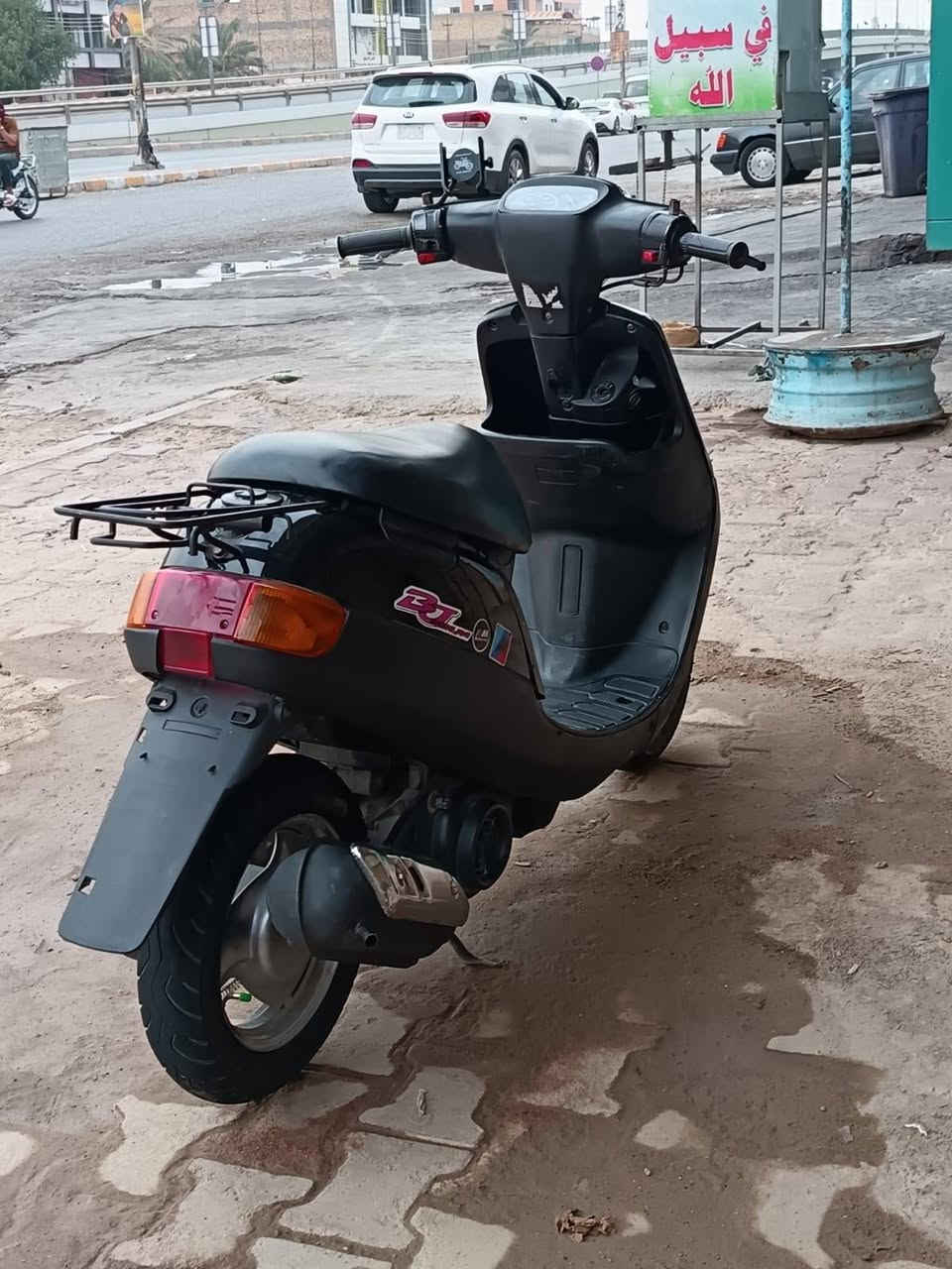 السلام عليكم دراجه للبيع 
دراجه بطه نضيفه سلف وهندر وكهربائيات كله شغاله مكينه شلعه ومعدل 60 أوراق تخم تاير هسه بدلته
سعر الدراجه 450 وبيهه مجال 
الرقم ***********@ او واتساب
