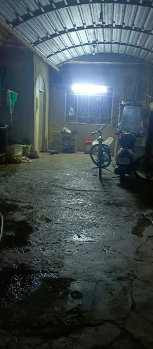 🏠 بيت  للبيع بسعر مناسب👌 منطقة  حي صدام مدخل دائرة الكهرباء مجاور مسجد الأمام الشافعي
يقع بين🏫 مدرسة دار الفكر سابقا البواسل🏫  ومدرسة حراء  ملك صرف طابو  خدمات كاملة من ماء كهرباء تبليط جديد للمنطقة و كيبل ضوئي 

📐 المساحة: ٢٠٠م
🔹 مكون من طابقين:
✅ الطابق الأرضي:غرفة عدد ٣غرف واستقبال و هوال ومطبخ و مشتملات
الطابق الثاني مكون ٢غرف ومشتملات
اكتب تم يصلك السعر
للتواصل ولاستفسار   ***********
