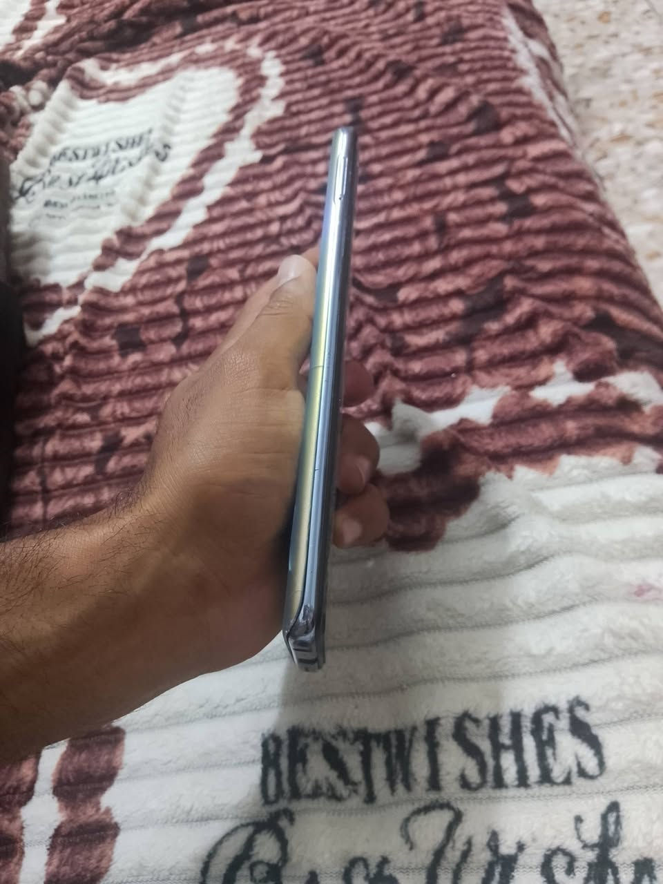 للبيع انفنكس نوت 10 ذاكرة 128 بصمة إصبع بصمه وجة كامرة 64 MP شحن سريع 60 فريم الجهاز اي خلل مابي فقط الشاشة البارحة وكع يتشغل بس تعلك يحتاجله شاشة سعرها 30 الف خلي سعرك وراسلني الي مو شراي ليعلق ويتعبني مستعجل على بيع للتواصل واتس ***********

نص مكتوب في الصور:
- ADVERTISEMENT لماذا تُخبز هذه المعجنات المورّقة المحشوة على هيئة طبقات هشة مقرمشة بدلًا من فتات يشبه الخبز؟ لبناوت تم التحديث : 15/08/2026 المحتويات لا يرتفع هذا العجين لأنه يتحول إلى خبز؛ بل يرتفع لأن الماء المحبوس بين الطبقات التي يفصلها الزبد يتحول إلى بخار، وهذا البخار يباعد بين الطبقات ويدفعها إلى أعلى، وعندما ينجح الأمر، يمكنك أن تسمعه: ما إن تكسر القشرة حتى تصدر فرقعة جافة ورقيقة أشبه بتكسر الورق، لا تمزّقا طريًّا يشبه تمزق اللقافة. وذلك الصوت الصغير اختبار أول جيد. فإذا تشقق العجين المخبوز إلى رقائق رفيعة وترك شظايا مقرمشة على الطبق، فهذا يعني أن الطبقات بقيت منفصلة في الفرن. أما إذا انثنى أوبتمزق أو بدا قوامه في الوسط أقرب إلى الخبز، فالغالب أن الصفائح اندمجت في مرحلة ما أثناء التحضير.