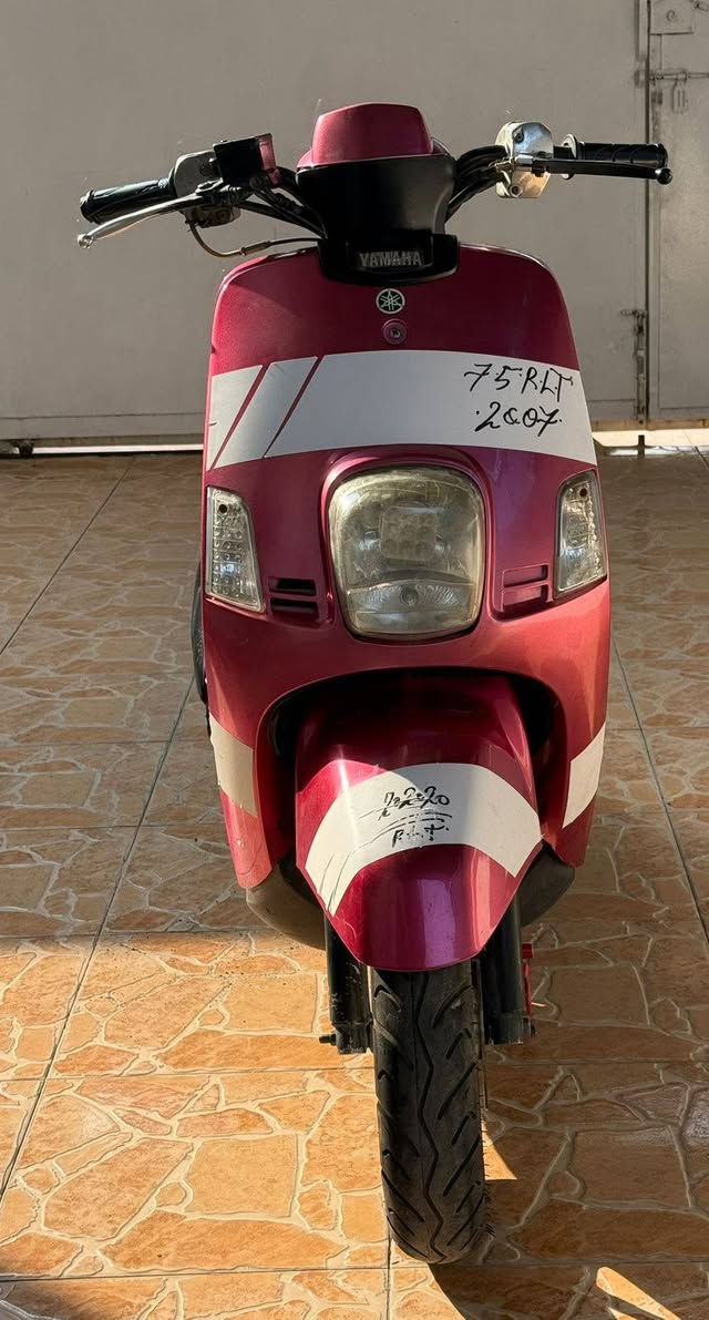 ماطور ياماها بوليسي ياباني ، دراجة فول نظافة ، محرك sport رياضي بشرط ، كفر بلادي ، باتري وكابريتر وفيت بمب جديد ، وتايرات مع الويل جديد، وكهربائيات بشرط، للاستفسار ***********
