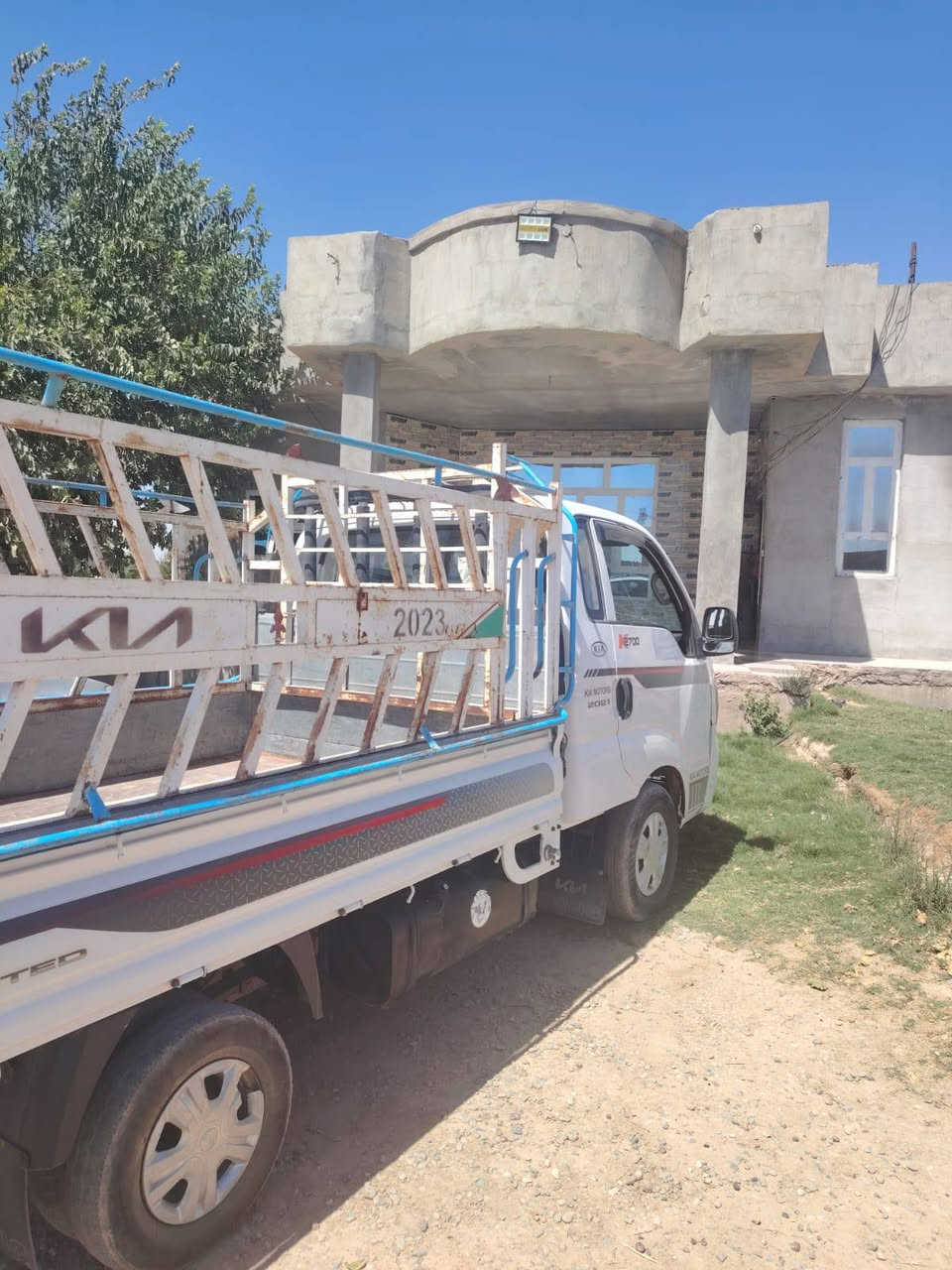 السلام عليكم بيع مستعجل موجود كيه موديل ٢٠١٥ نضيفه محرك نضيف بيها بارد وبيها تصليح بلشاصي بارد تايرات نص عمر تحويل مباشر للاستفسار اتصل ‏‪***********‬‏
