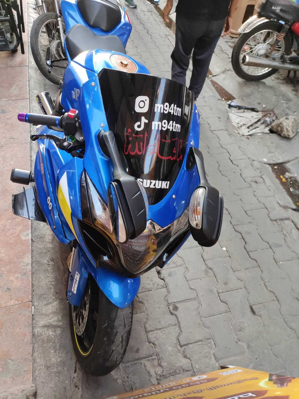 gsxr1000 2016
ABS وارد امريكي

درع حماية

لايت زنون 

مكاتبه فقط

ماشيه 21 الف

***********

نص مكتوب في الصور:
- m94tm