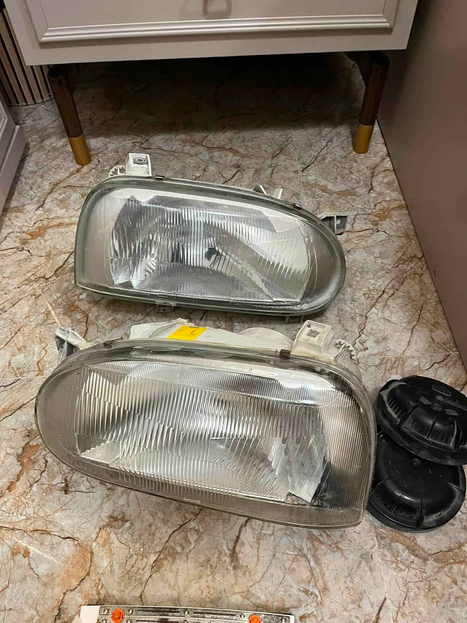 غراض كولف لايتات جدد مال حاويه شرط وياهن كلوبات اصليه وساعه دشبول اصليه *********** توصيل موجود
