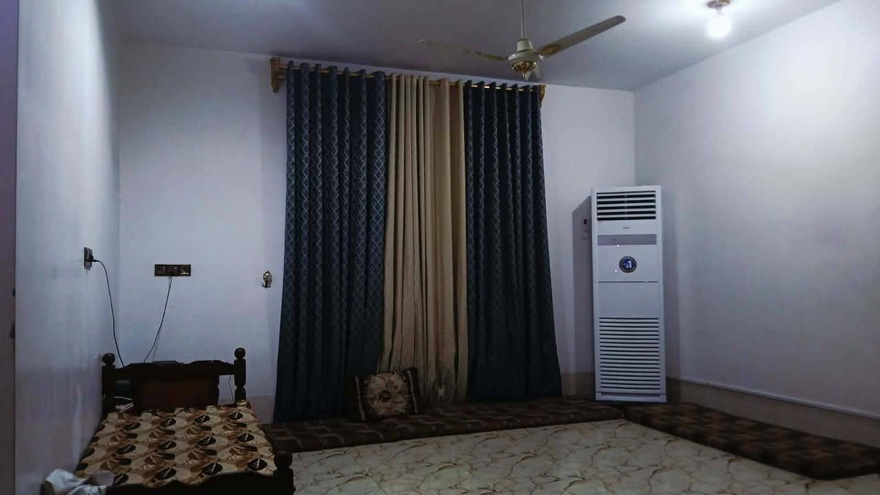🏠 دار طابو صرف للبيع – الرمادي 
📐 المساحة: 200 متر
📏 الواجهة: 10 متر × نزال 20 متر
📍 الموقع: الرمادي، تبعد حوالي 5 كيلو، شارع 10 وقريبة من شارع 100
🏗️ البناء: فول درجة أولى، بناء سنة 2024
📜 السند: سند طابو
💧 الخدمات: صرف خدمي
📍 قرب: أركان طرموز

🛋️ الدار تُباع مع الأثاث بالكامل وتشمل:

- 6 سبالت
- 3 سبالت طنّين ونصف
- 3 سبالت 3 طن
- برادات
- قنفات
- غرفة نوم صاج جديدة
- كاونترات جديدة
- الأثاث بالكامل
- بيت فول وبمواصفات ممتازة

💰 السعر: 185 مليون قابل للتفاوض البسيط

📞 للاستفسار اكثر مراسله الصفحة او والتواصل مع صاحب الدار مباشرة 👇 
***********
