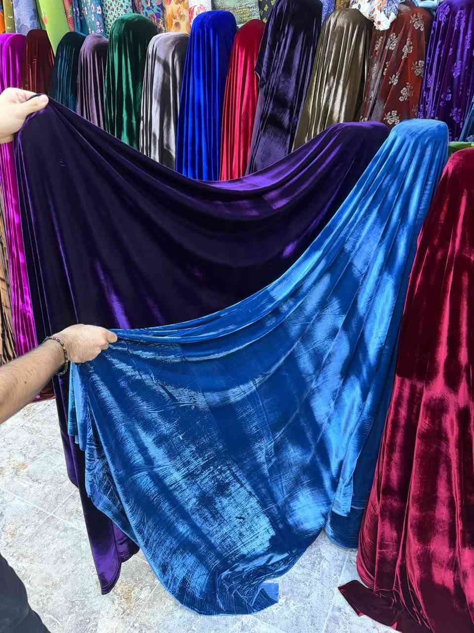 قماش ونوشه مخملي اصلي 
يصير دشاديش،فساتين،بشتات،زي كوردي
سعر القطعة ب ( 20 ) الف
حجز السريع واتساب
***********

