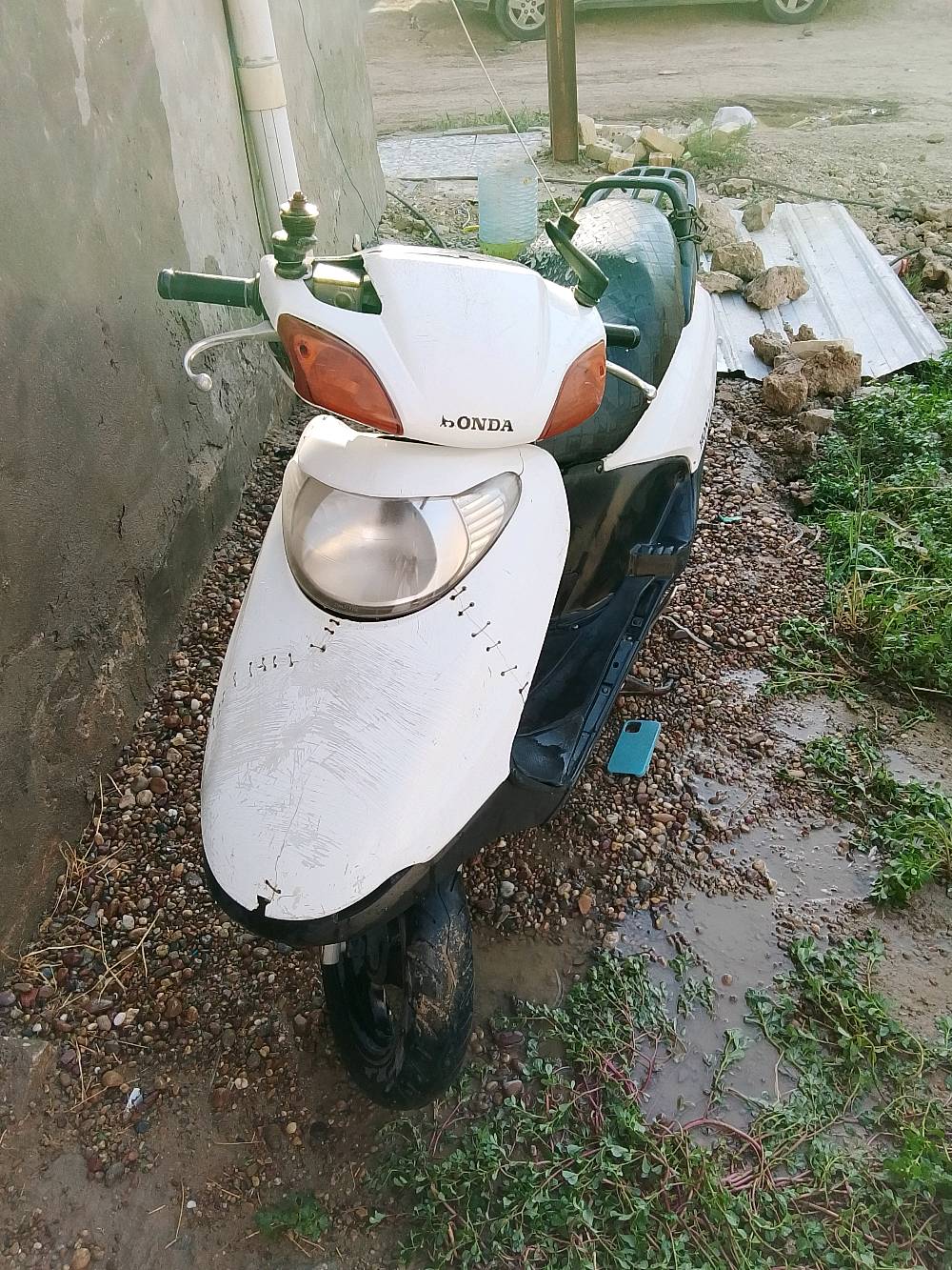 دراجه سبيسي ب300 
كهربائياتها بلاديه نظيفه
دبلات جديده 
تايرات جديده 
سلف جديد 
بطاريه جديده 
مجفته قبل شهرين بس رنكات كايمه بيه 
هذا رقمي بي واتس اب ***********