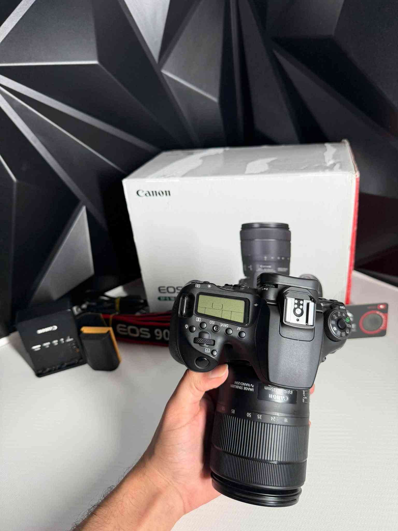 كانون 90D • عدسة 18-135mm USM • شاتر ١٤٠٠٠