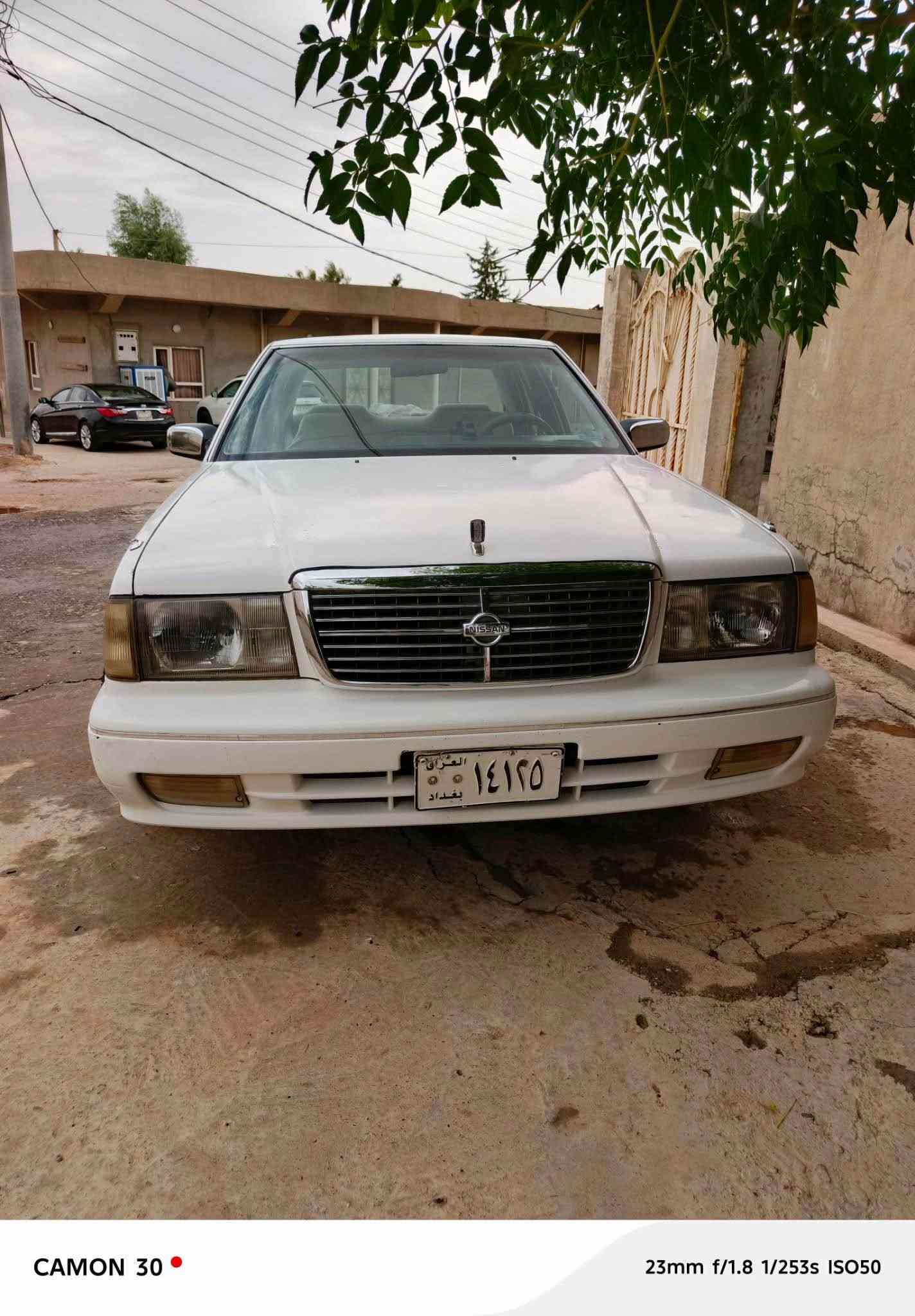 نیسان سدریک مۆدێل ٢٠٠١
ئارم پلاستیکی سلێمانی ئەوەلیاتی ئارم بەشەرت لە دائیرەی مرور
سەیارەکە هیچ لێدراو و دەعمی نیە سەقف و بۆنیت و سندوق بۆیاخەکەی هەڵیدابوو خۆم بۆیاخم کردۆتەوە تەنها بۆ جوانی بێ ئەوەی مەعجونی تێدابێ بەشەرت بەس پەمپە
گێر و مەکینە و ئەکسل و تەبرید و کارەبایی هەر هەموی بەشەرت ماشەڵای دەوێ هەر چوار تایەی نوێیە و پێش و پشت تەقەو رەقەی تیا نیە وەک مۆدێل نوێیەک وایە
سەیارەکە زۆر جوان خزمەت کراوە و سەیارەی ماڵەوەیە هی مەعرەز نیە
سعری داوای ٤٨ وەرەقە دەکەین و مەجالێکیشی تێدایە
موشتەری تکادەکەم پەیوەندی بەو ژمارە تەلەفۆنەوە بکەن
***********
***********
شوێن: کۆیە كويسينجاك, أربيل

نص مكتوب في الصور:
- CAMON 30 23mm f/1.8 1/440s ISO51
- CAMON 30 • 23mm f/1.8 1/353s ISO50
- CAMON 30 23mm f/1.8 1/493s ISO52
- CAMON 30  23mm f/1.8 1/67s ISO50
- CAMON 30 23mm f/1.8 1/231s ISO50
- CAMON 30
- 23mm f/1.8 1/253s ISO50
- 23mm f/1.8 1/50s ISO50