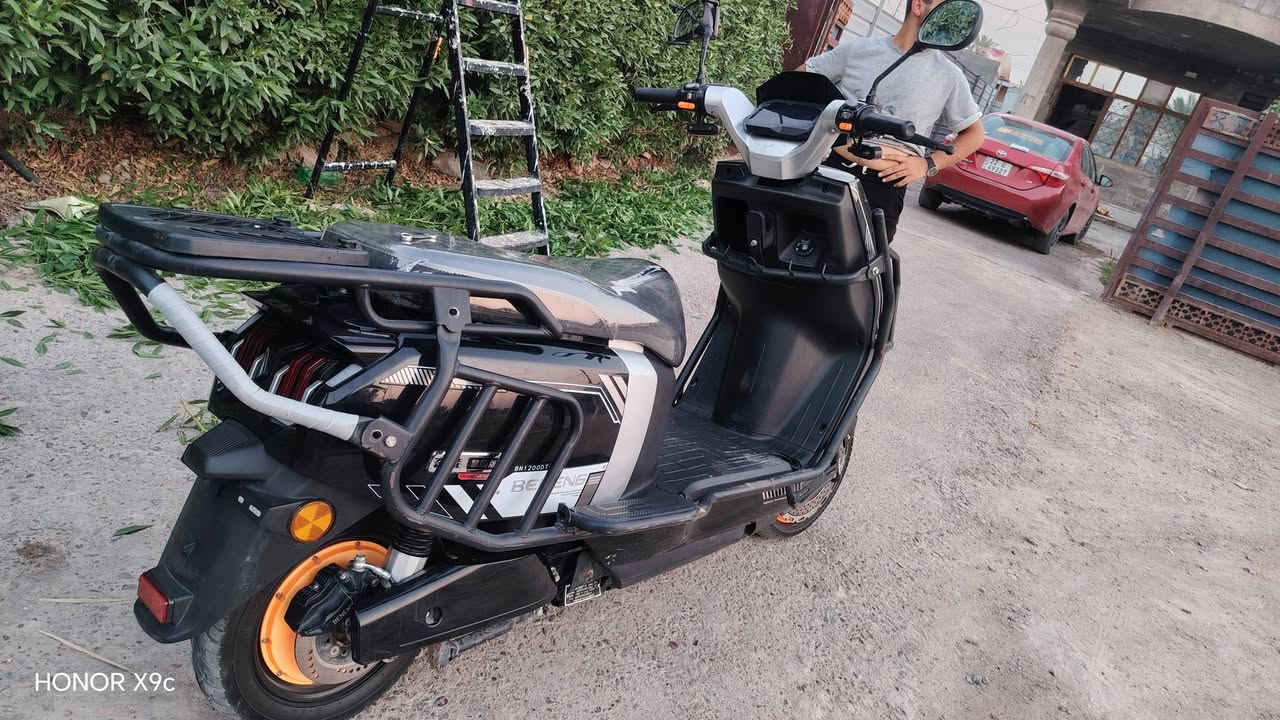 سلام عليكم للبيع دراجة شحن GT ام عيون.  ملف 3500 بطاريلت مصطرة. دراجة نضام R.  خلف تشح نفسهة من تهد السكليتر ونضام p   جديدة ماشية 1000  والله خير من الله اروح بيهة  مسافة 10 كيلوات تصرف طابوكة وحدة. وسعرهة 750وبيهة مجال.  ولعنون بغداد  غرب المركز المصطفى  ناحية الرشيد. موديل 25. مدرعة   اتصل ***********.   لا يوجد وتساب.   بس مازنجر. وتصال.
