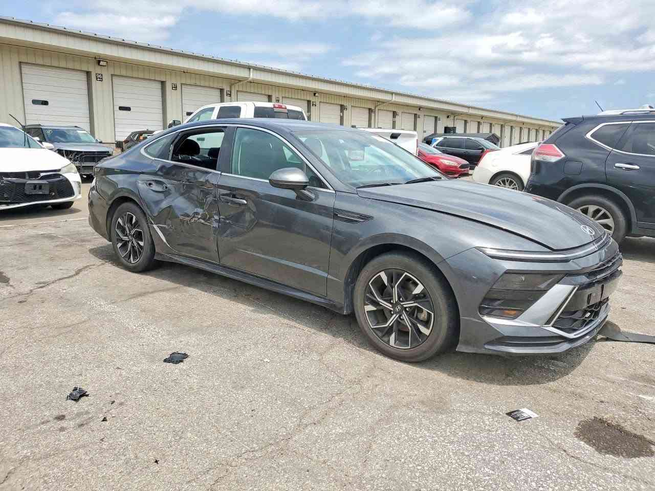 🚨 مزاد مباشر قريباً – حجز مسبق مع مكتب العميري 🇺🇸⚡
​🎯 سيارة معروضة للمزاد الأمريكي القادم!
​🚗 السيارة: [HYUNDAI SONATA]
📅 الموديل: [2025]
🔑 رقم الشاسي (VIN): [KMHL64JA0SA435846]
🛠️ تفاصيل الحادث: موضح بالصور
⚙️ المواصفات:
 محرك 4 سلندر 
​ الفئة SEL 
📟 العداد: [46,860 mi]
​⏰ تاريخ ووقت المزاد: [ يوم الاثنين 2026/8/10 - الساعة 5:00 مساءً]
💵 السعر التقديري الشراء : [حسب سعر المزاد]
​📌 تكدر تدخل معانا بالمزاد وتحدد السعر بنفسك!
​📲 للمشاركة بالحجز أو الاستفسار عن تفاصيل المزاد التواصل معنا:
📞 *********** (اتصال + واتساب)
​📍 مكتب العميري - نشتريلك من المزاد المباشر ونوصلها لباب بيتك
📍 العنوان : القيارة \ قرب جسر القيارة \ مقابل معرض الشهيد ابو زوبع
