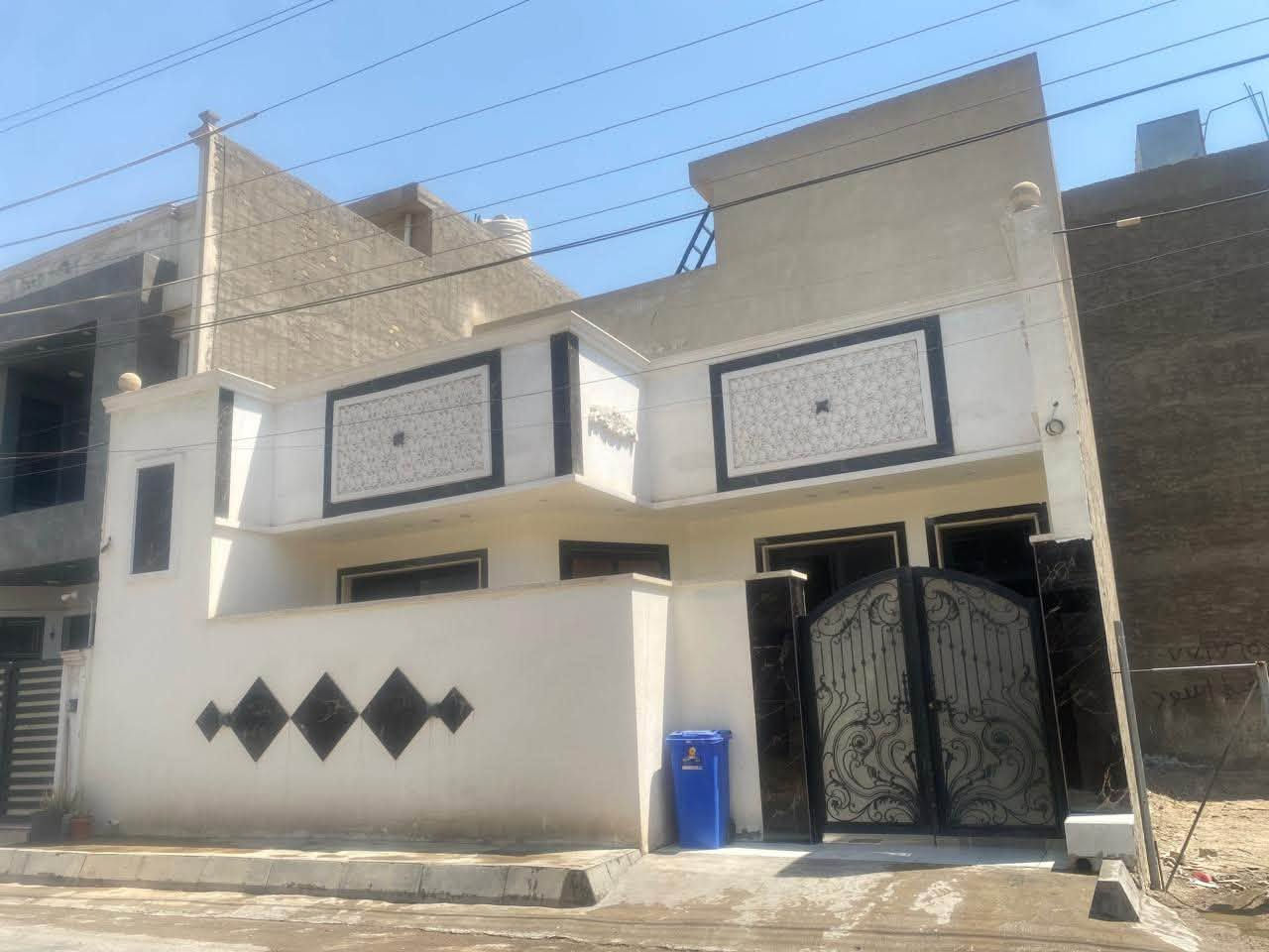 سلام عليكم
للبيع دار سكني 🏘️بناء  حديث لسنة 2026  

📍 الموقع: الدوره مدخل البوعيثه حي السلام 

🔹 مساحة الدار: 100 م²
🔹 الواجهة: 10 × 10 م

يتكون الدار من:
✔️ صالة واسعة
✔️ استقبال واسع 
✔️ مطبخ
✔️ غرفتي نوم
✔️ (3) حمامات

📞 للاستفسار والمعاينة يرجى الاتصال على الرقم: (***********)
