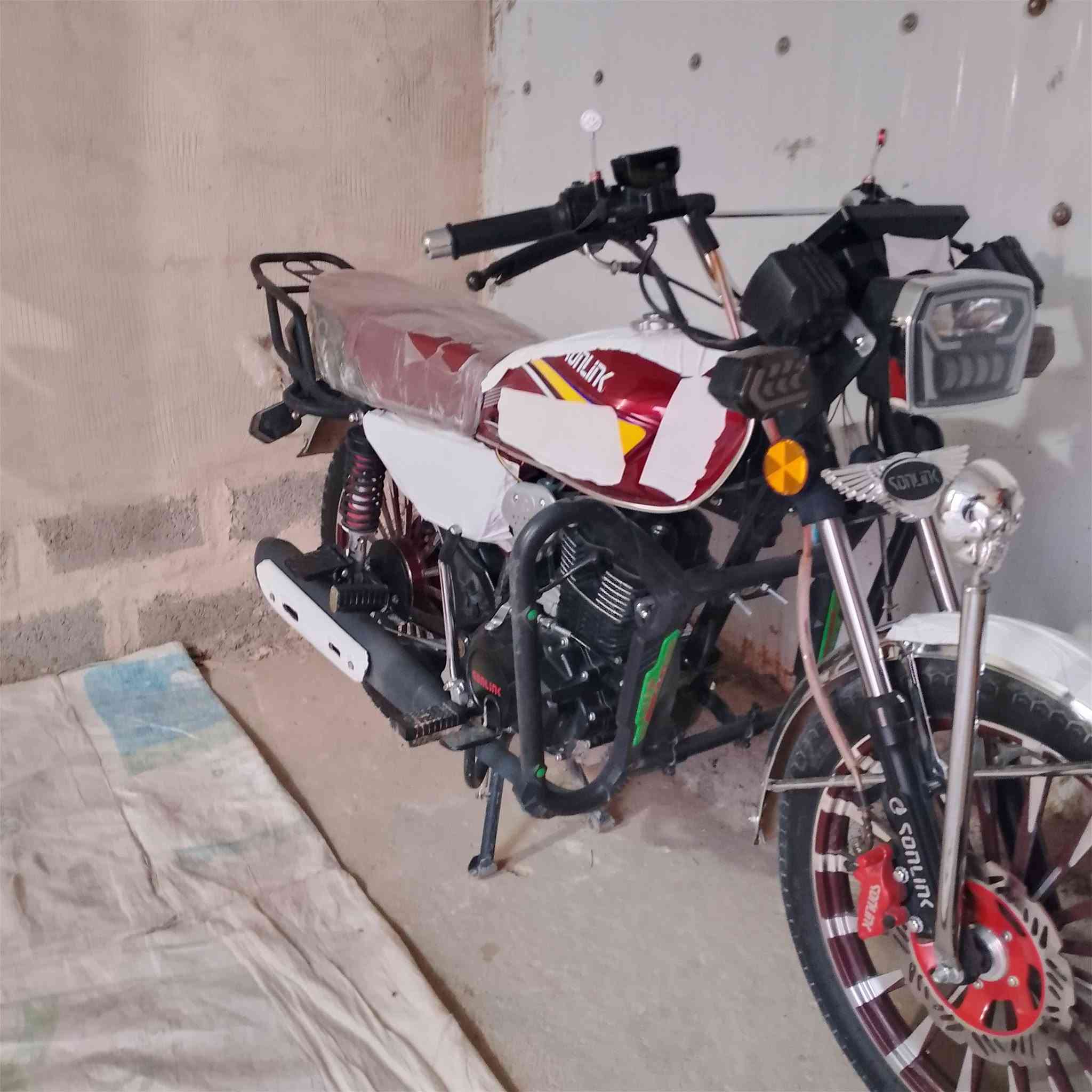 السلام عليكم دراجه موديل 25 محرك 200 زنجيل ماشيه 3000 بعدها وضع شركه نظافه خير من الله نشاط نعومه خير من الله مكان القائم دراجه مال جناي***********
