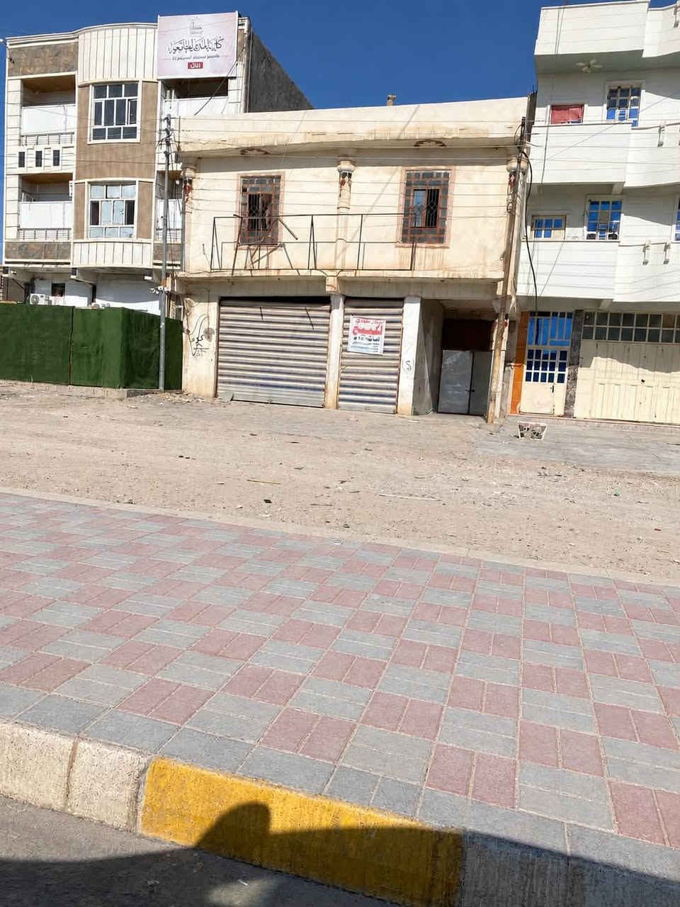 السلام عليكم
عقار للبيع تجاري يعتبر أرض مساحة ٢٥٠ وجه ١٠ نزال ٢٥ رصيف عرض ٢٥ ملك صرف الموقع التأميم خلف كلية الهدى قسم الصيدلة 
الاتصال على الرقم 
***********
